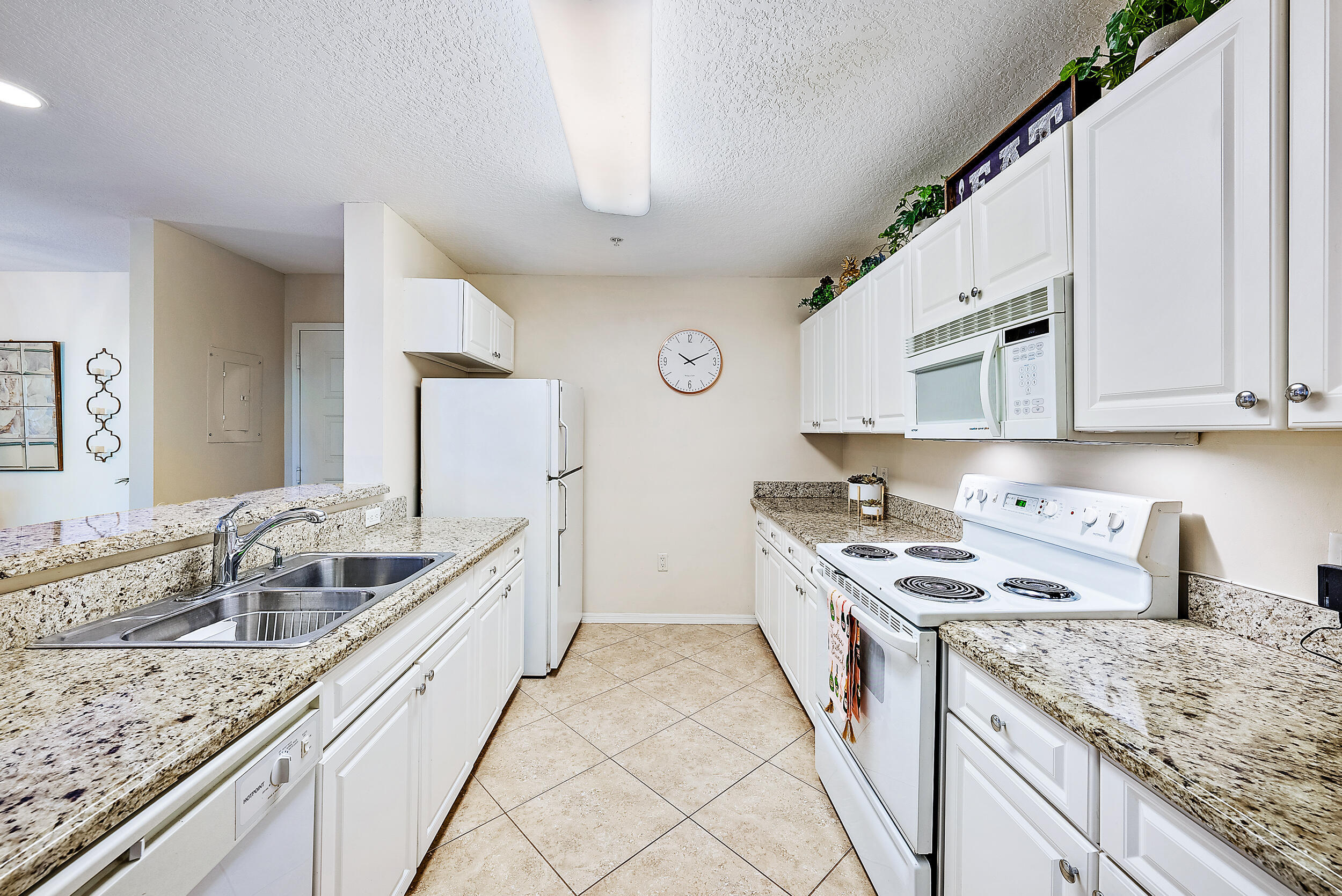 VILLAGE AT ABACOA CONDO - Residential Lease