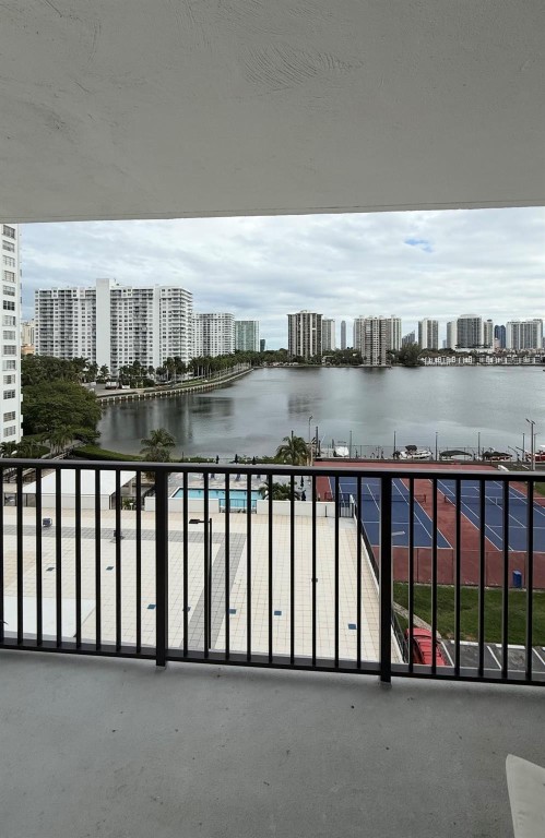 Beautiful 2 bed 2 bath end unit with sweeping views of the intercostal.  Low HOA fees, close to all local attractions.  Great open living space, enjoy relaxing evenings on the deck while watching the yachts cruise on thru.  MOTIVATED SELLER, RELOCATING!!!