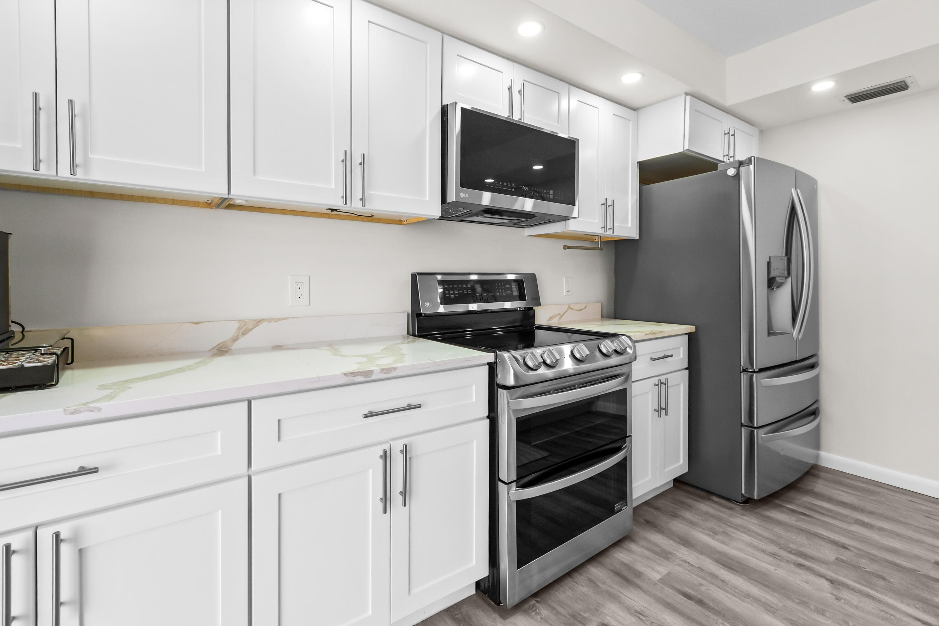 SHERWOOD LAKES - Residential