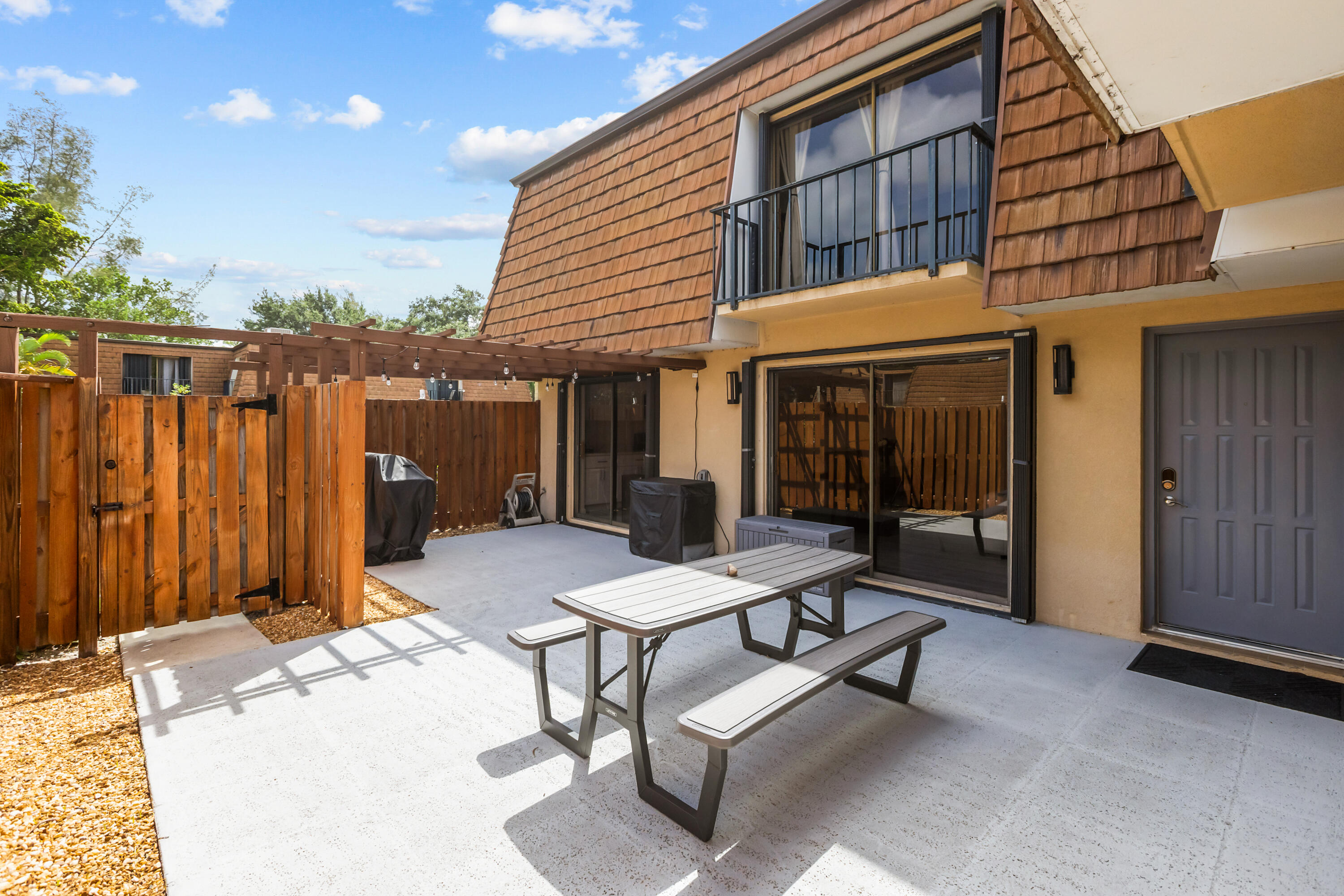 SHERWOOD LAKES - Residential