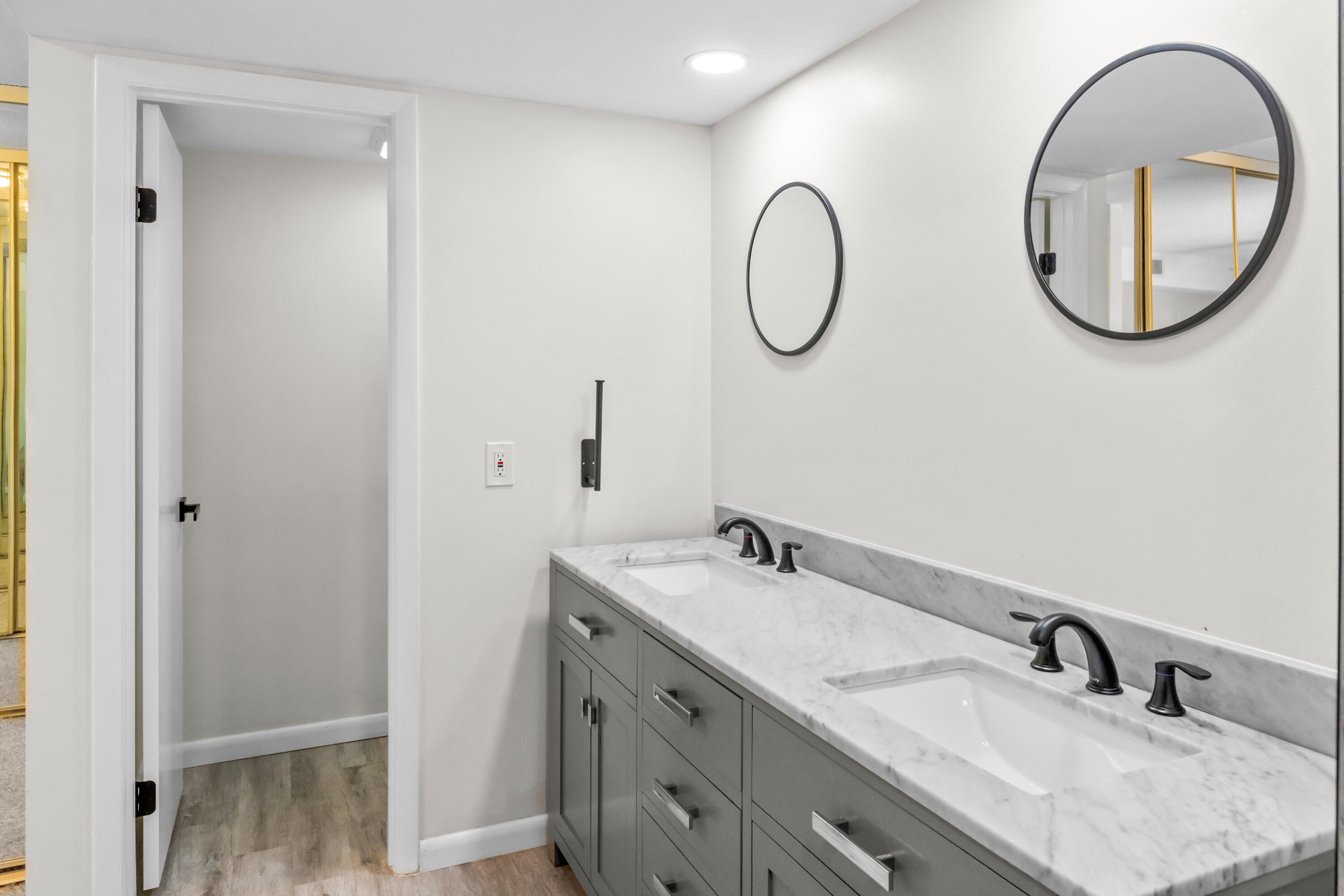 SHERWOOD LAKES - Residential