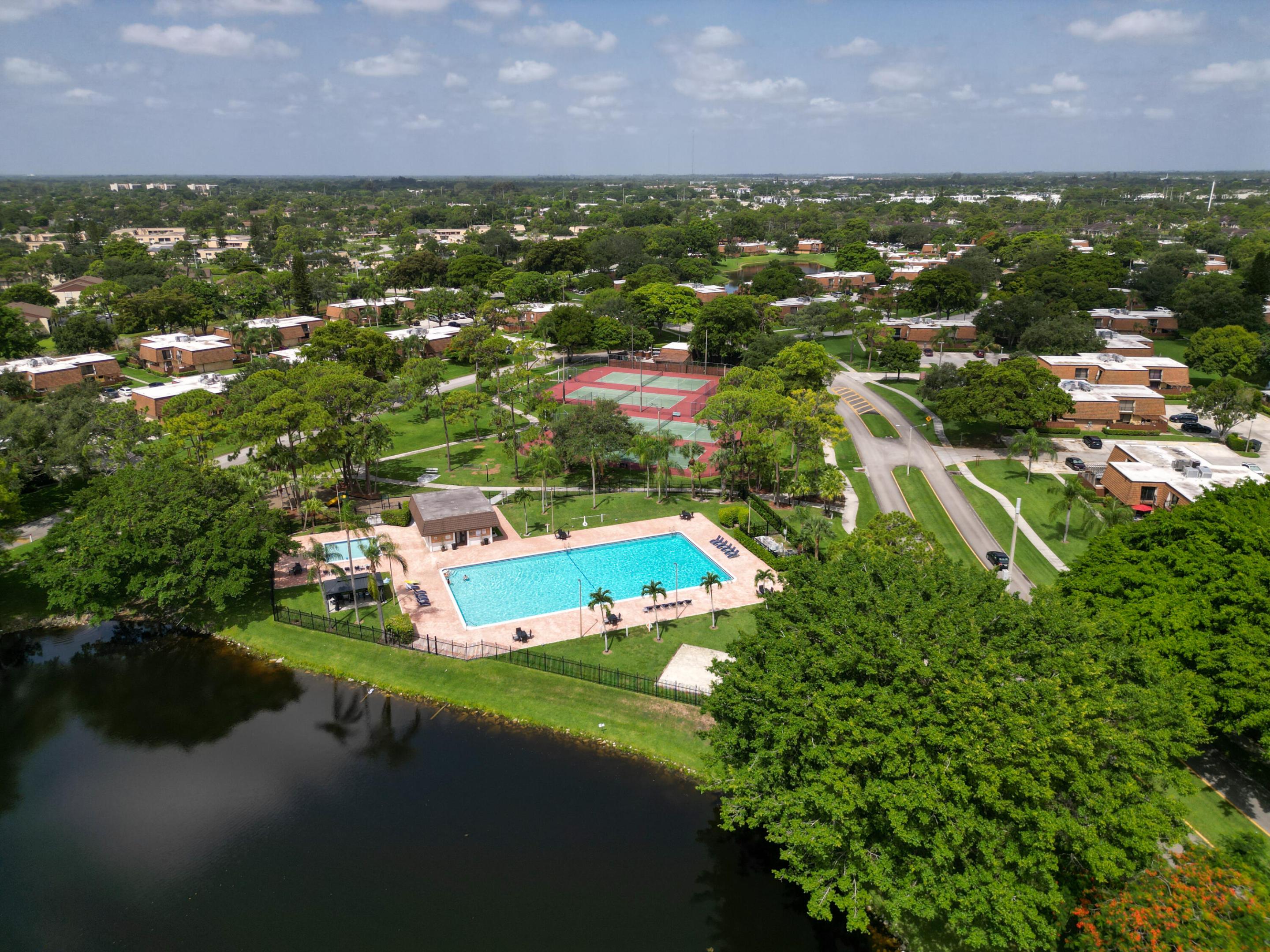 SHERWOOD LAKES - Residential