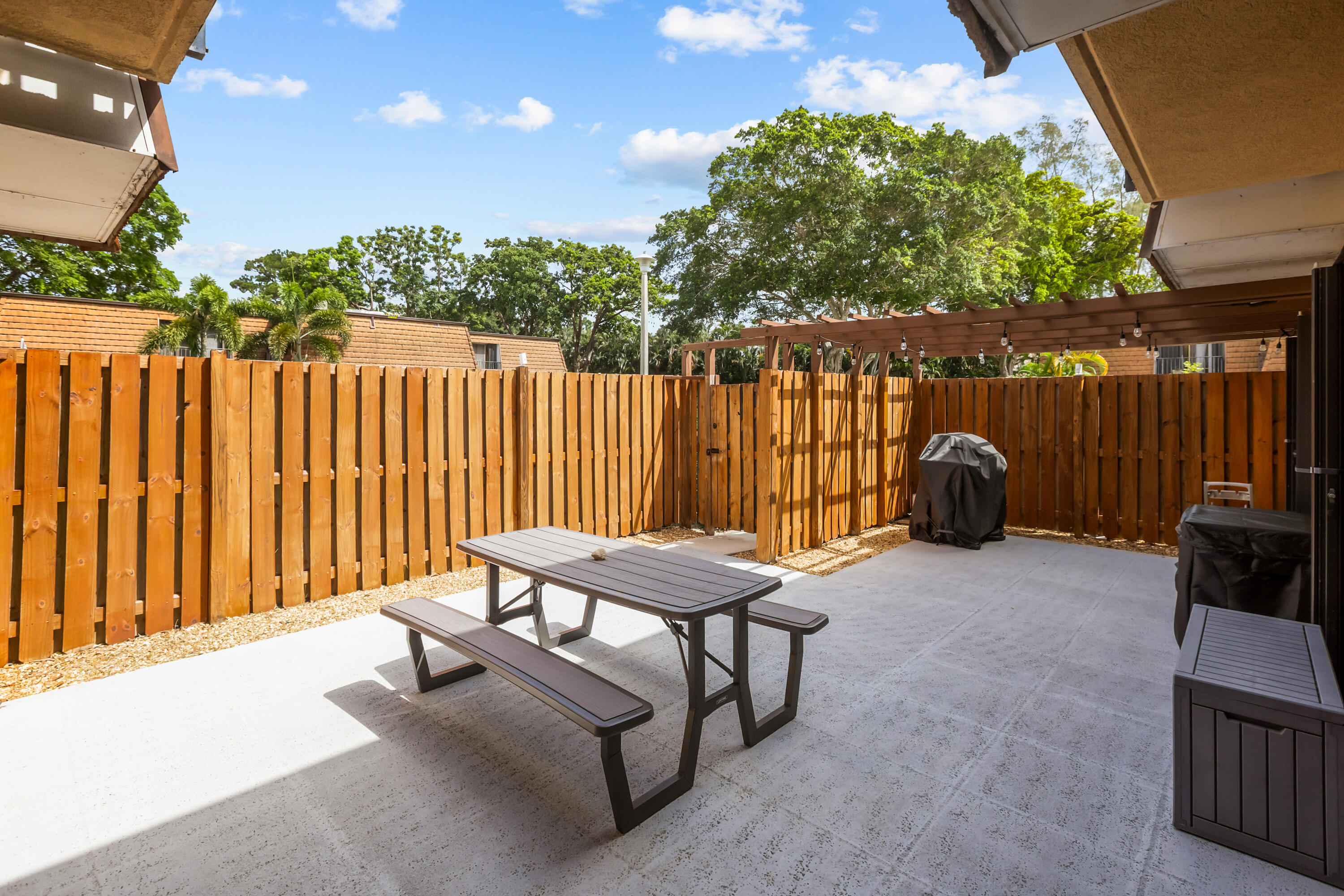 SHERWOOD LAKES - Residential