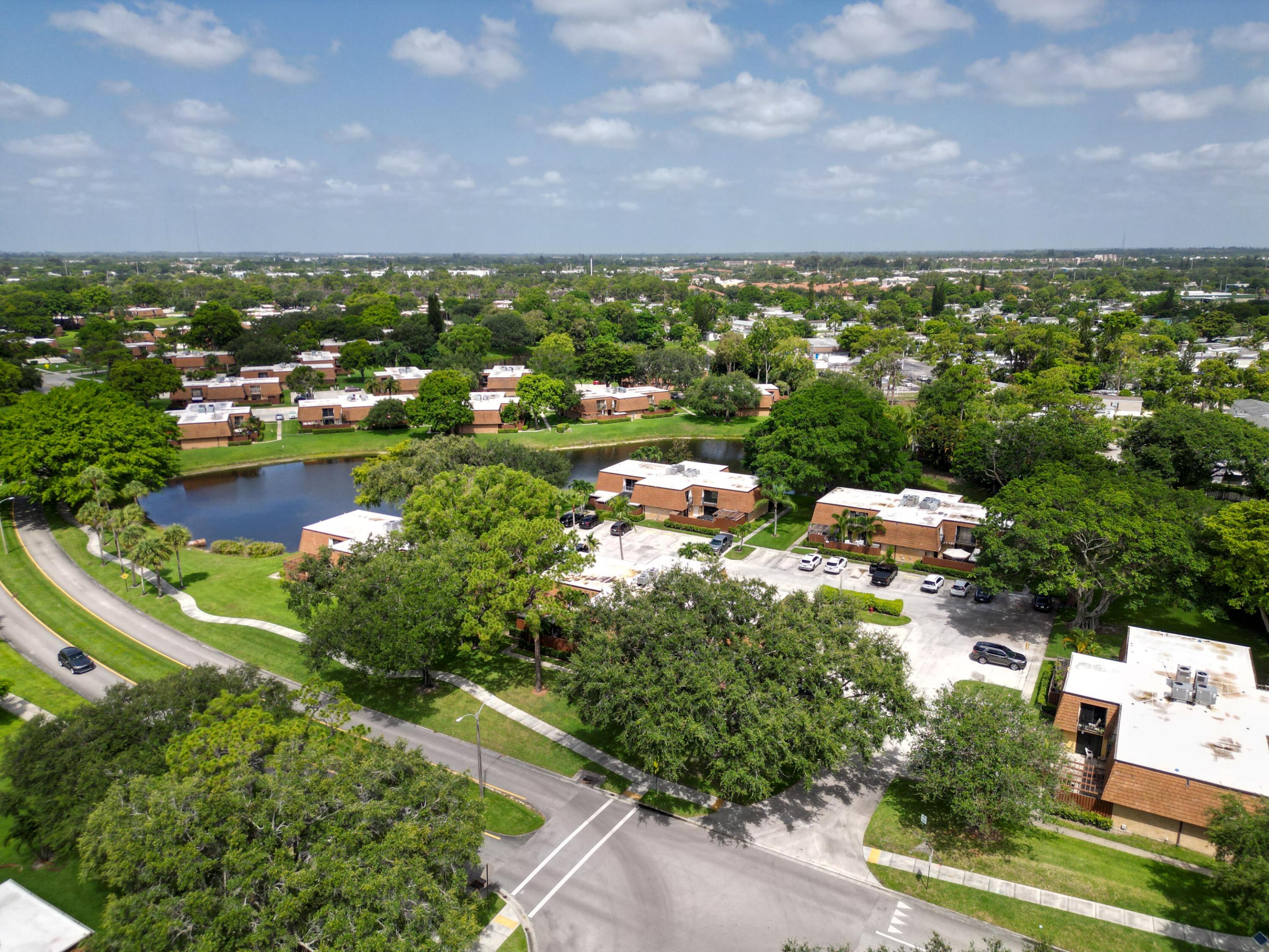 SHERWOOD LAKES - Residential