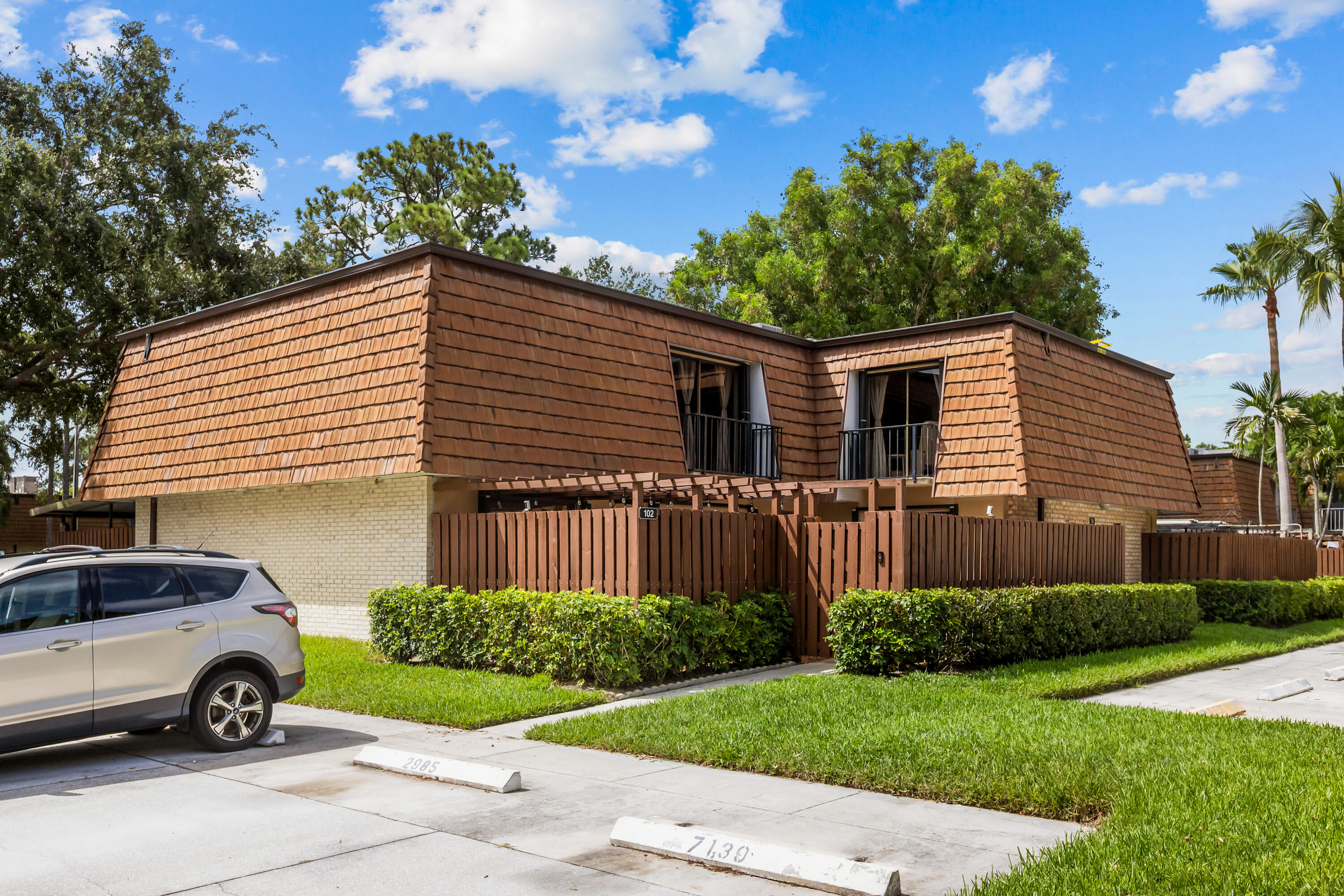 SHERWOOD LAKES - Residential