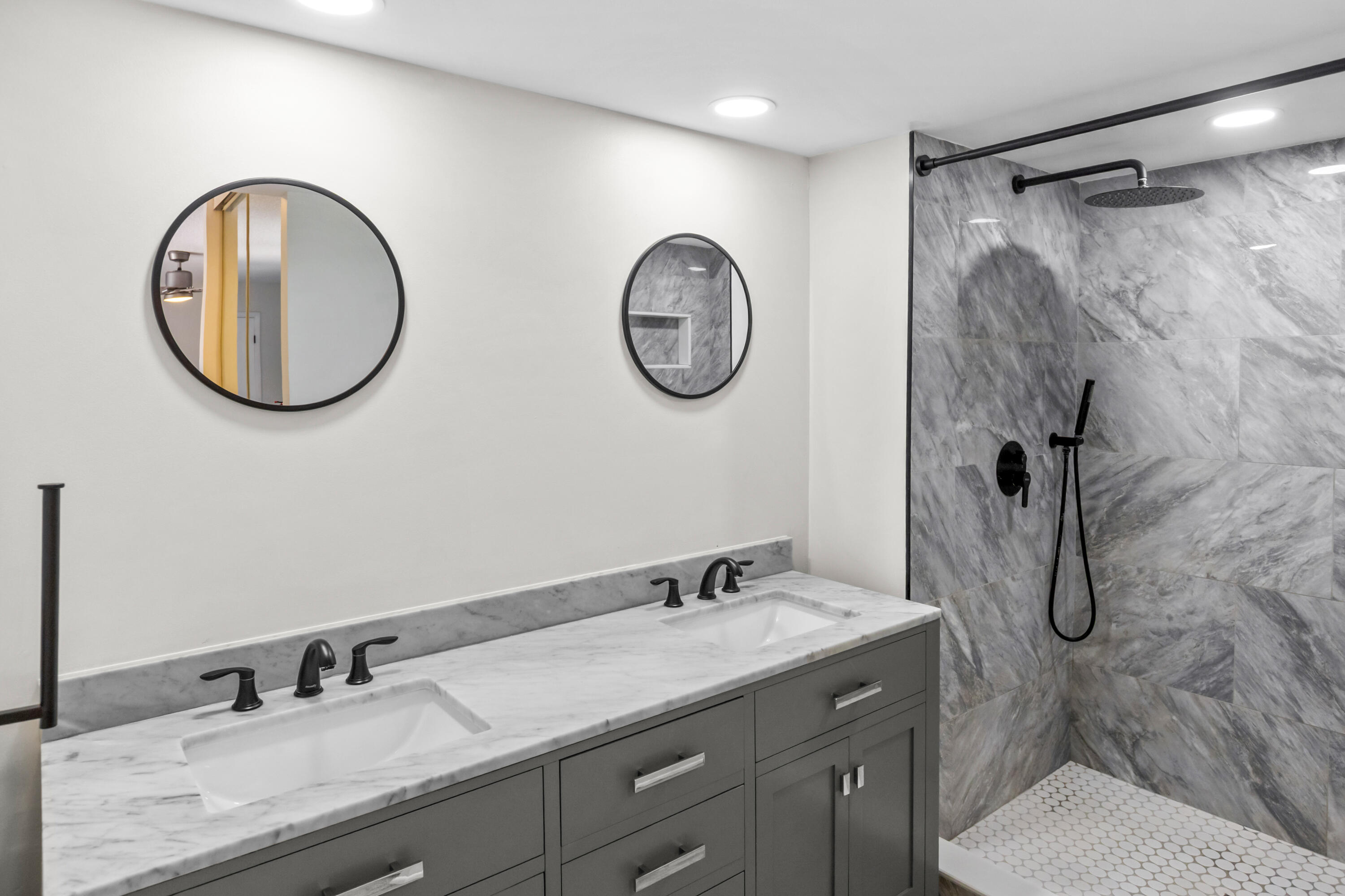 SHERWOOD LAKES - Residential