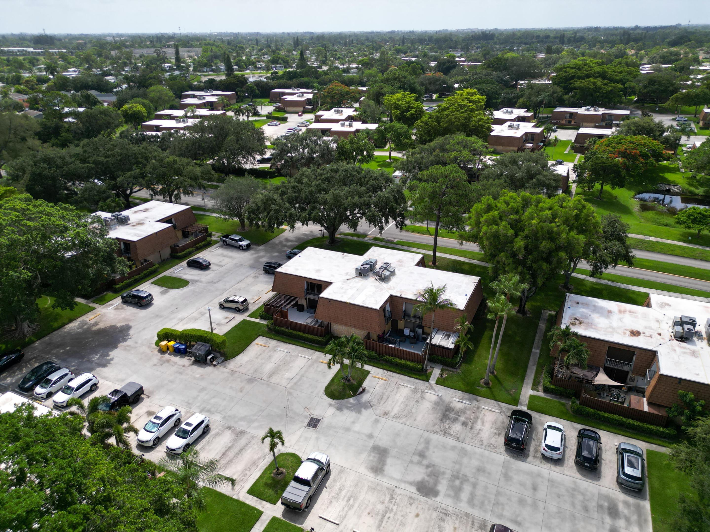SHERWOOD LAKES - Residential