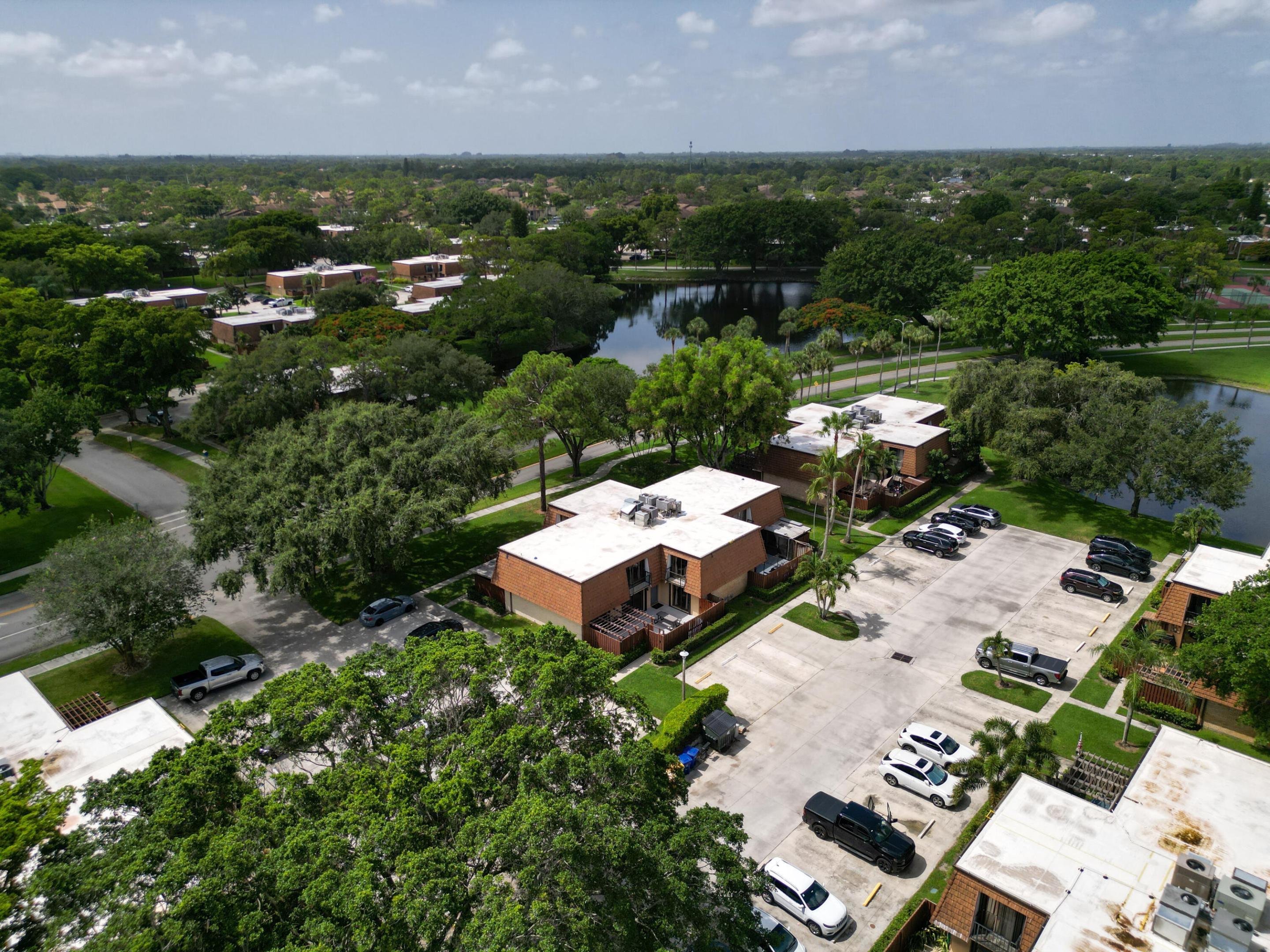 SHERWOOD LAKES - Residential