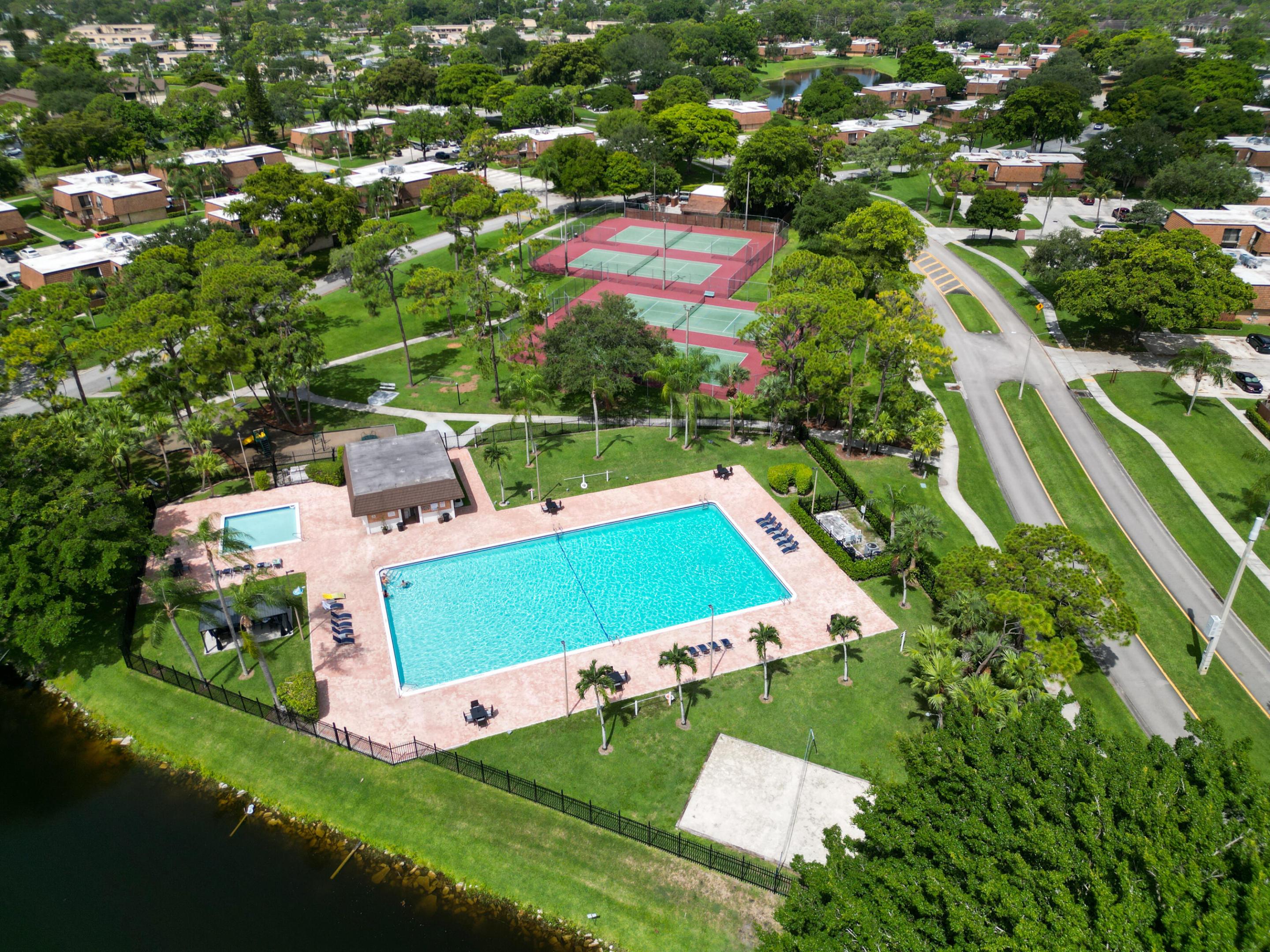 SHERWOOD LAKES - Residential