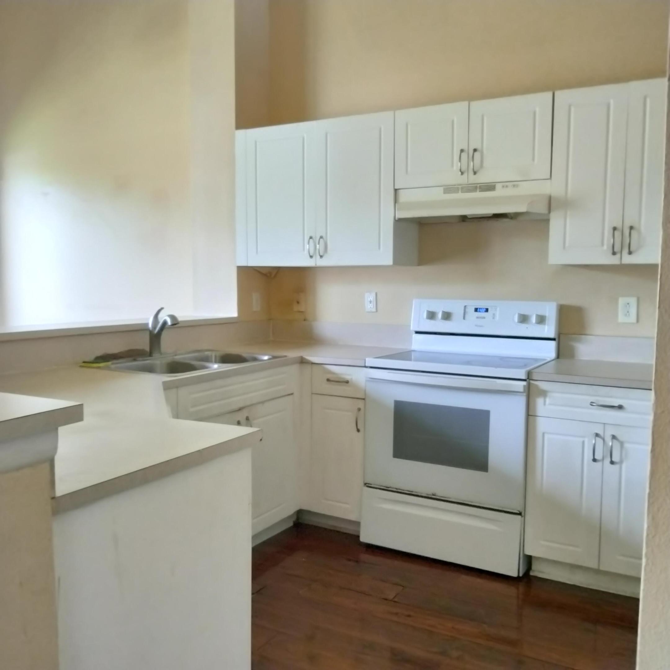 PALM LAKE CONDO - Residential