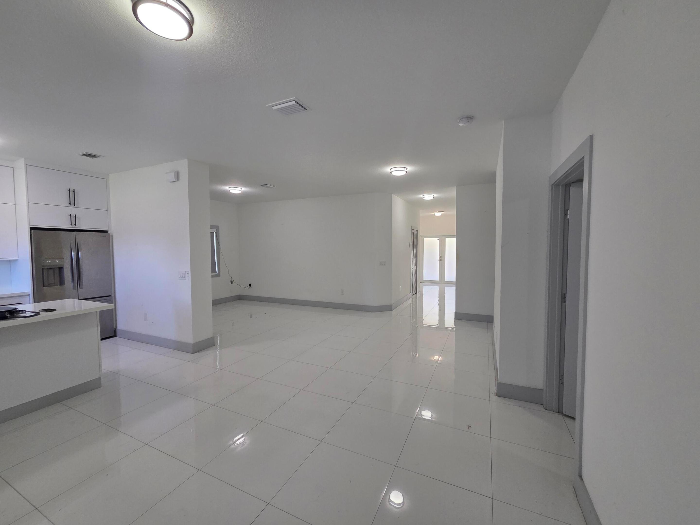 KINGS COURT - Residential