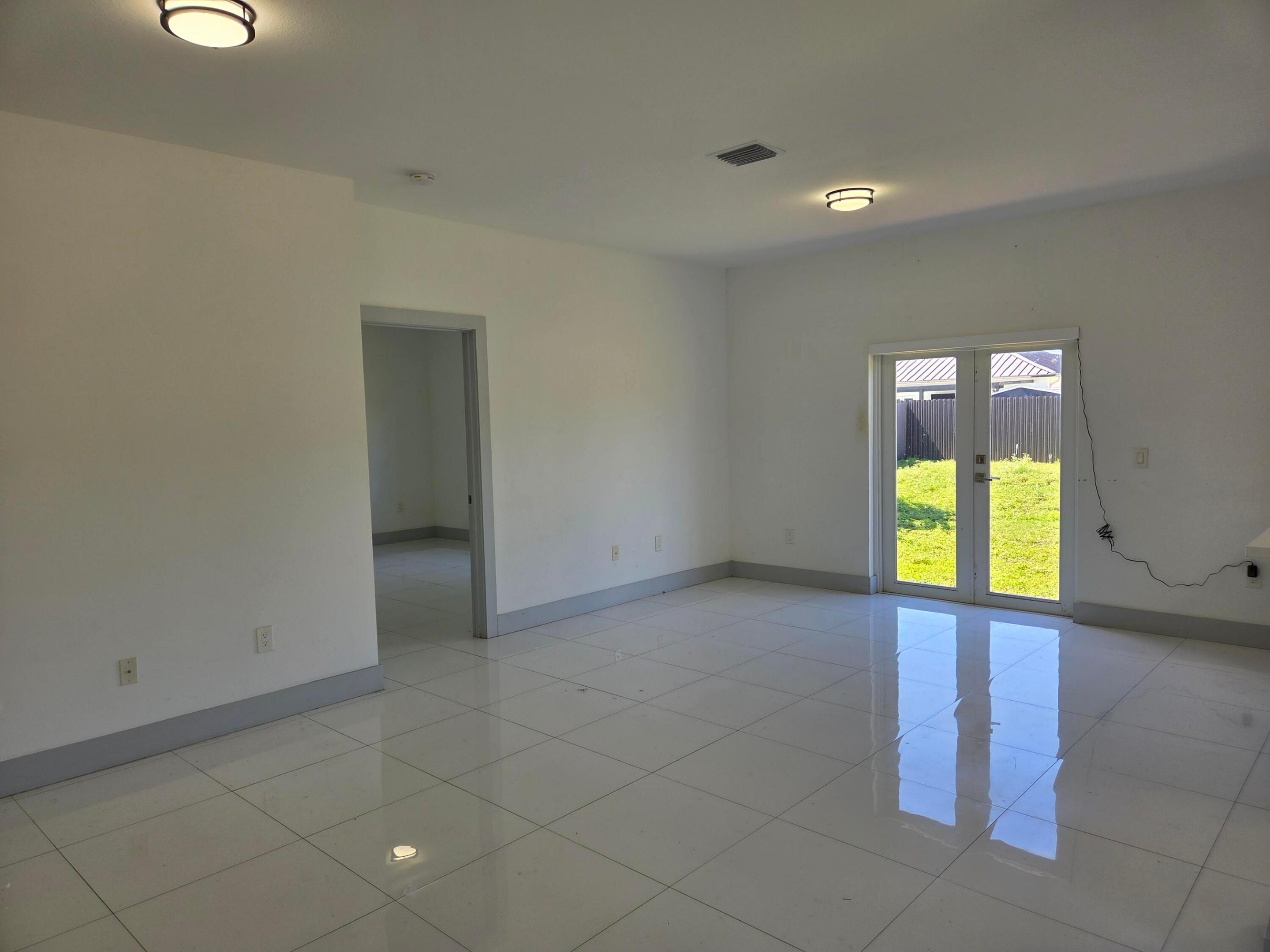 KINGS COURT - Residential