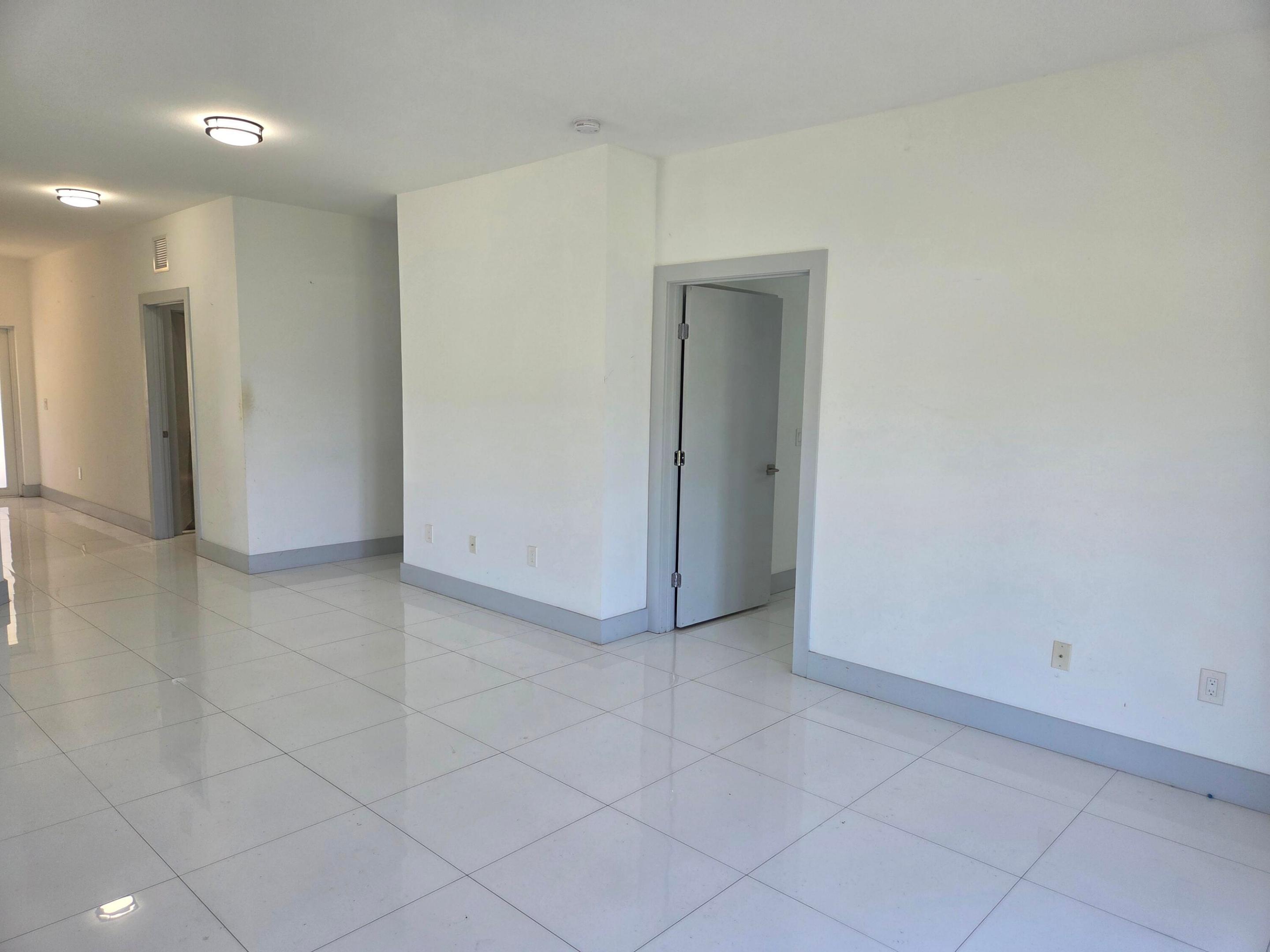 KINGS COURT - Residential