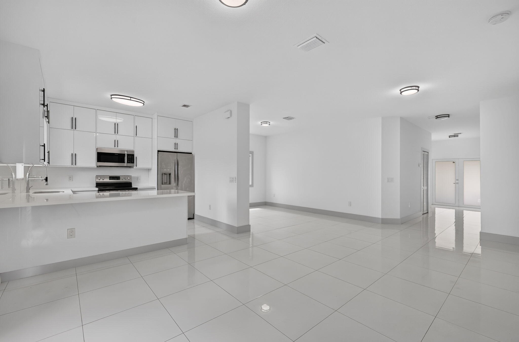 KINGS COURT - Residential