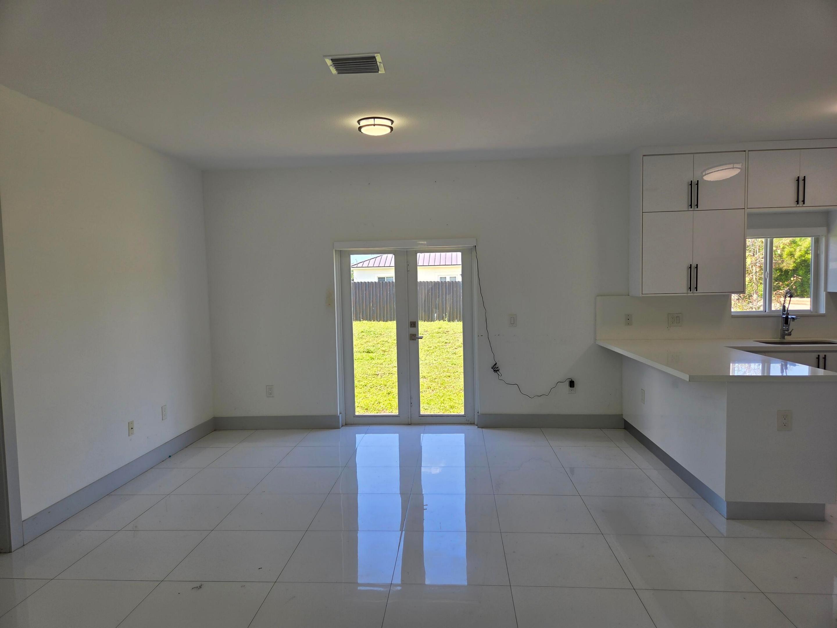 KINGS COURT - Residential