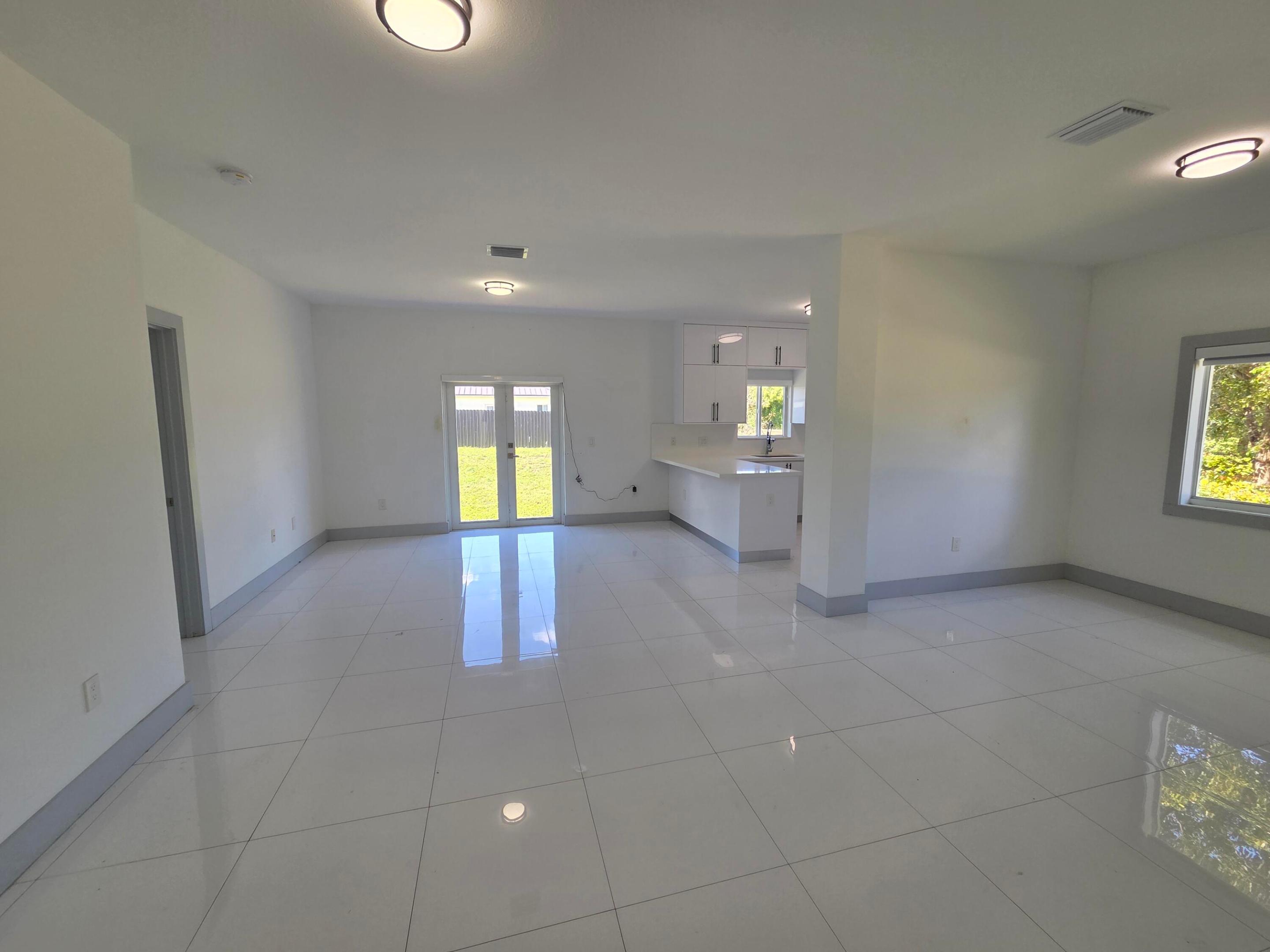 KINGS COURT - Residential