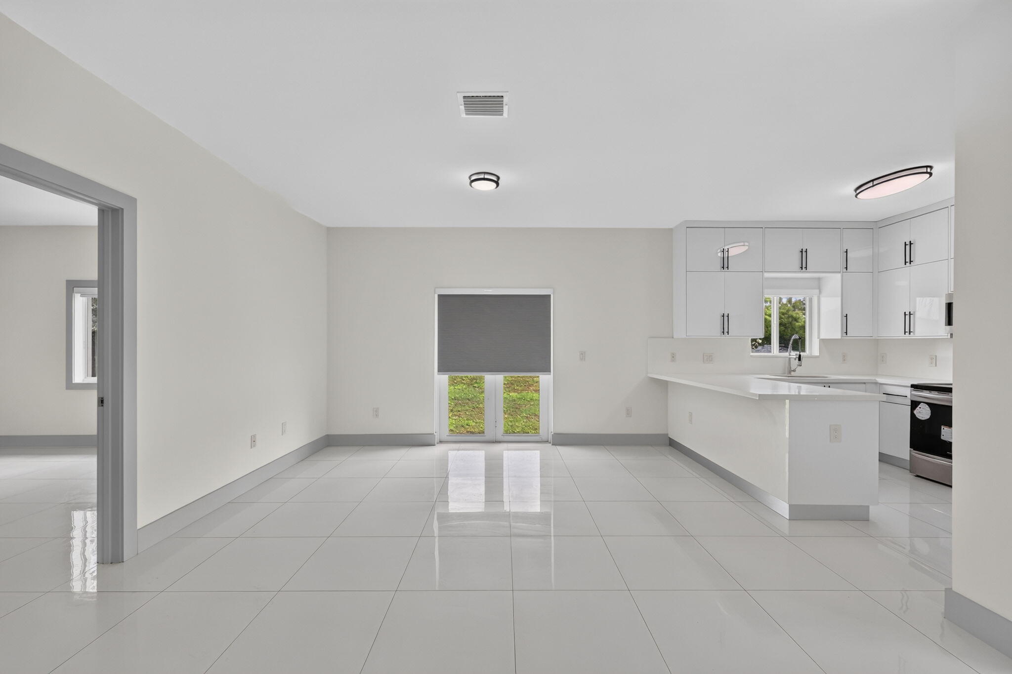KINGS COURT - Residential