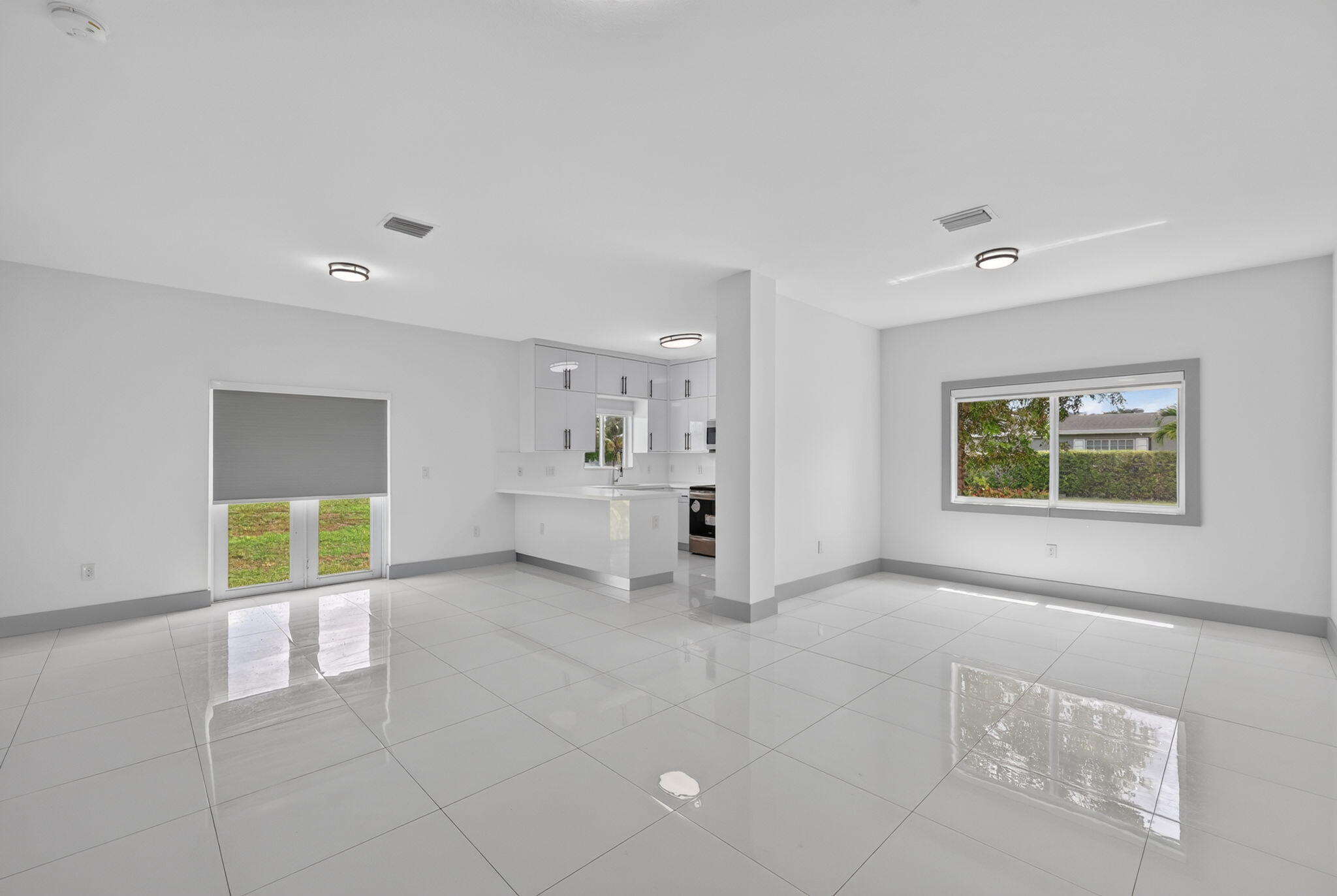 KINGS COURT - Residential