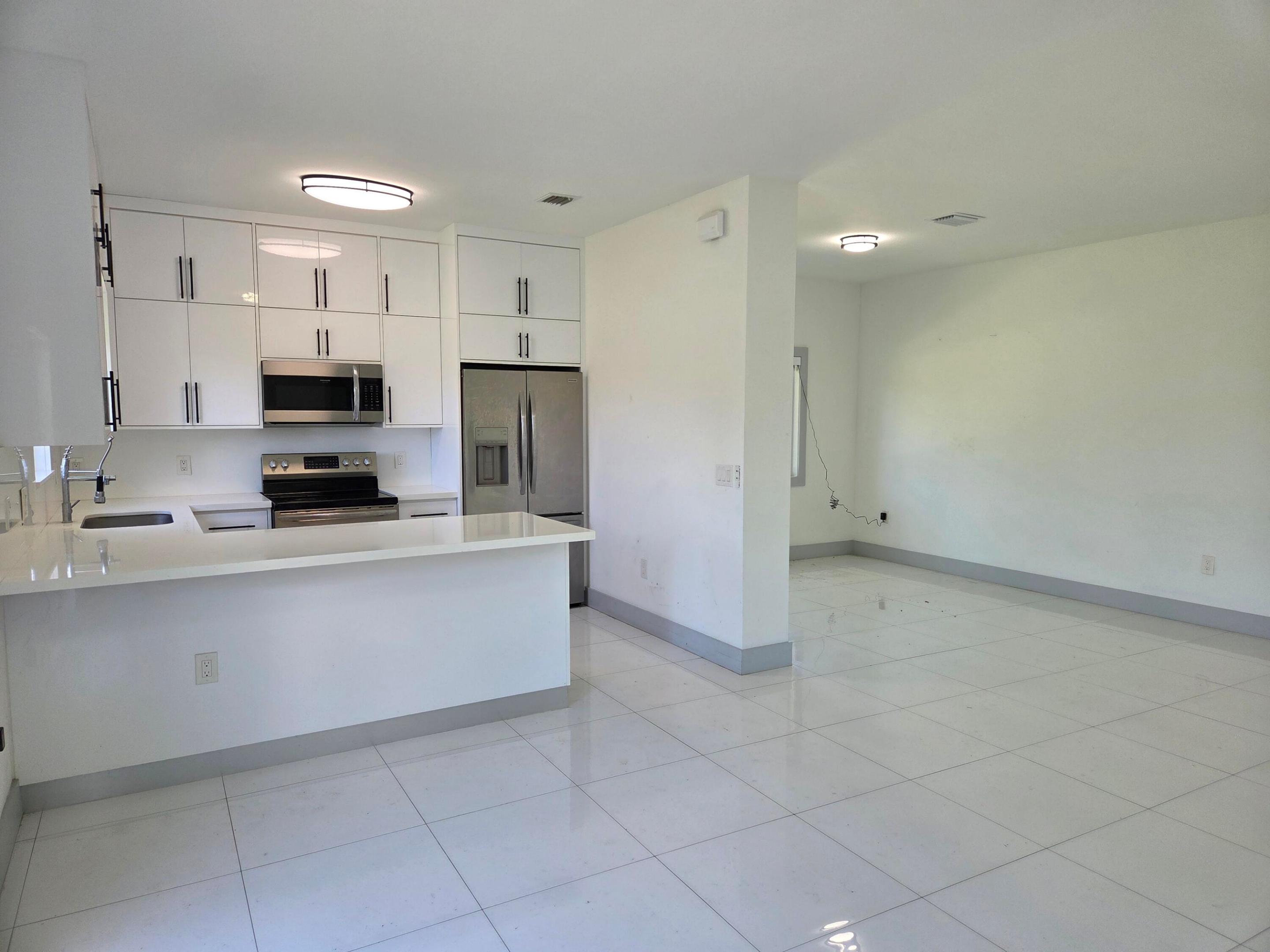 KINGS COURT - Residential