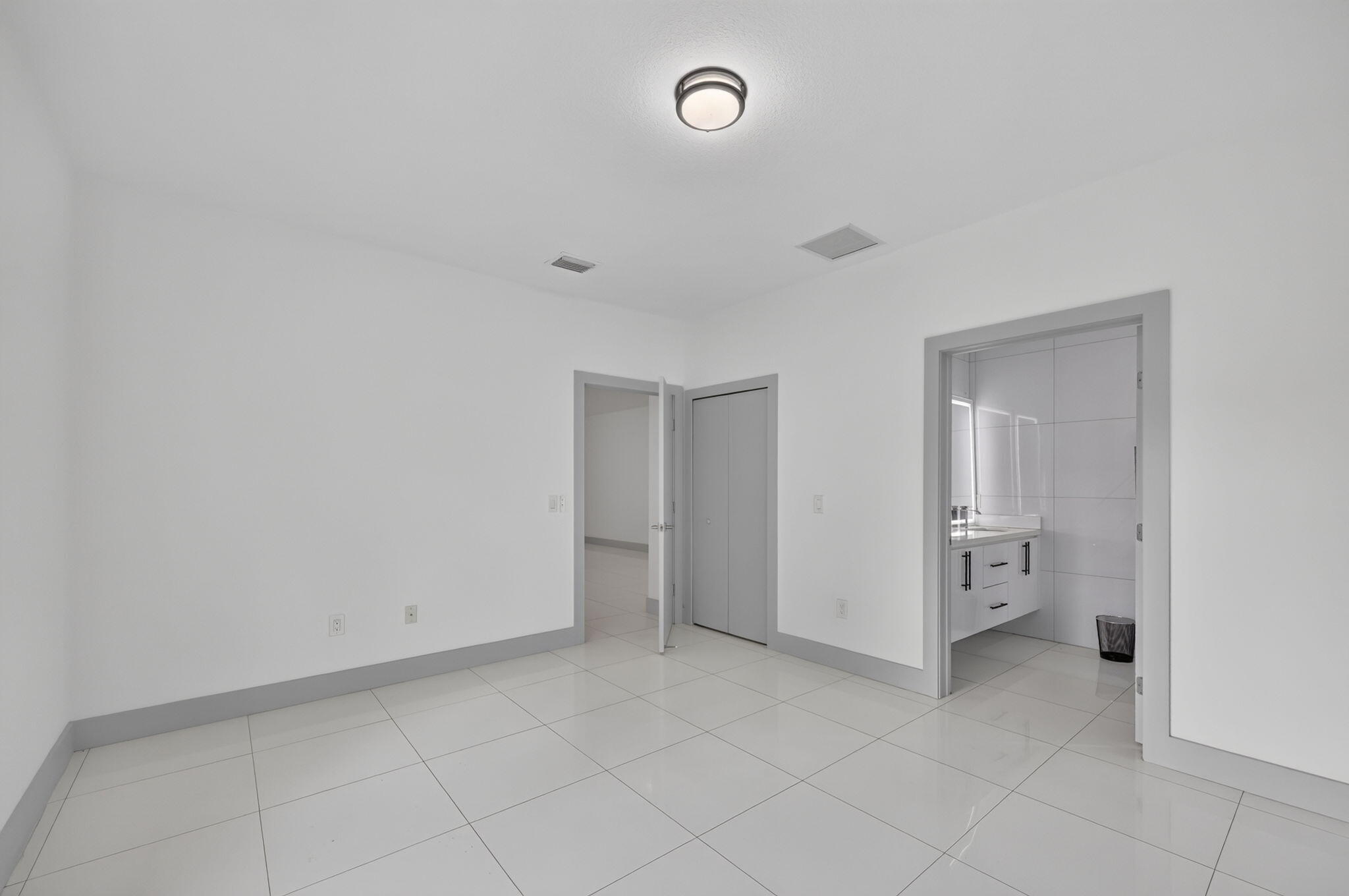 KINGS COURT - Residential