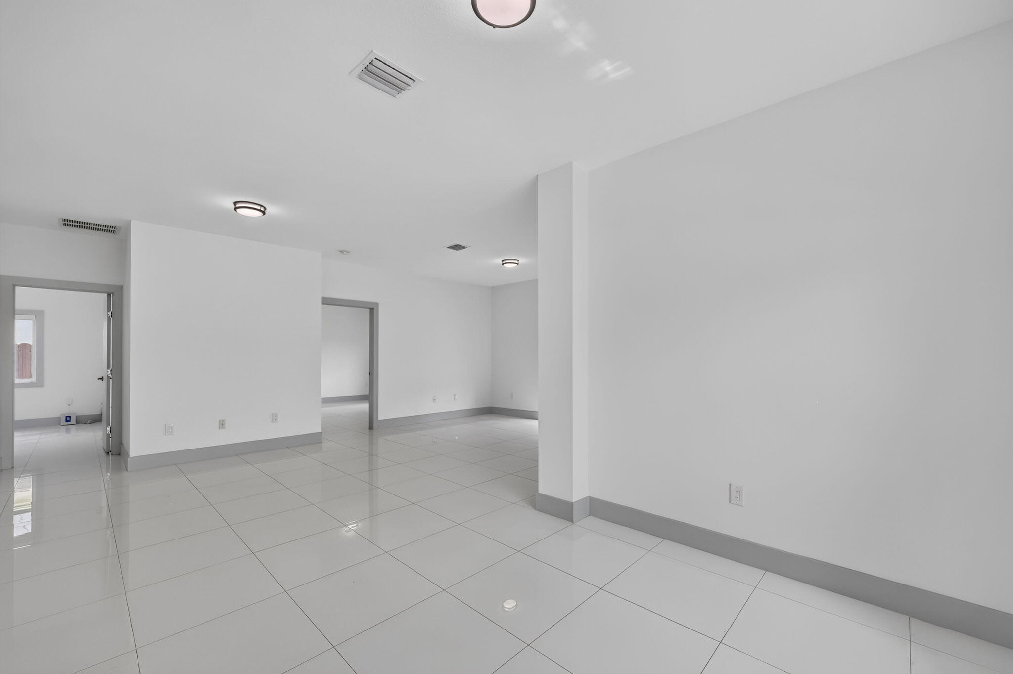 KINGS COURT - Residential