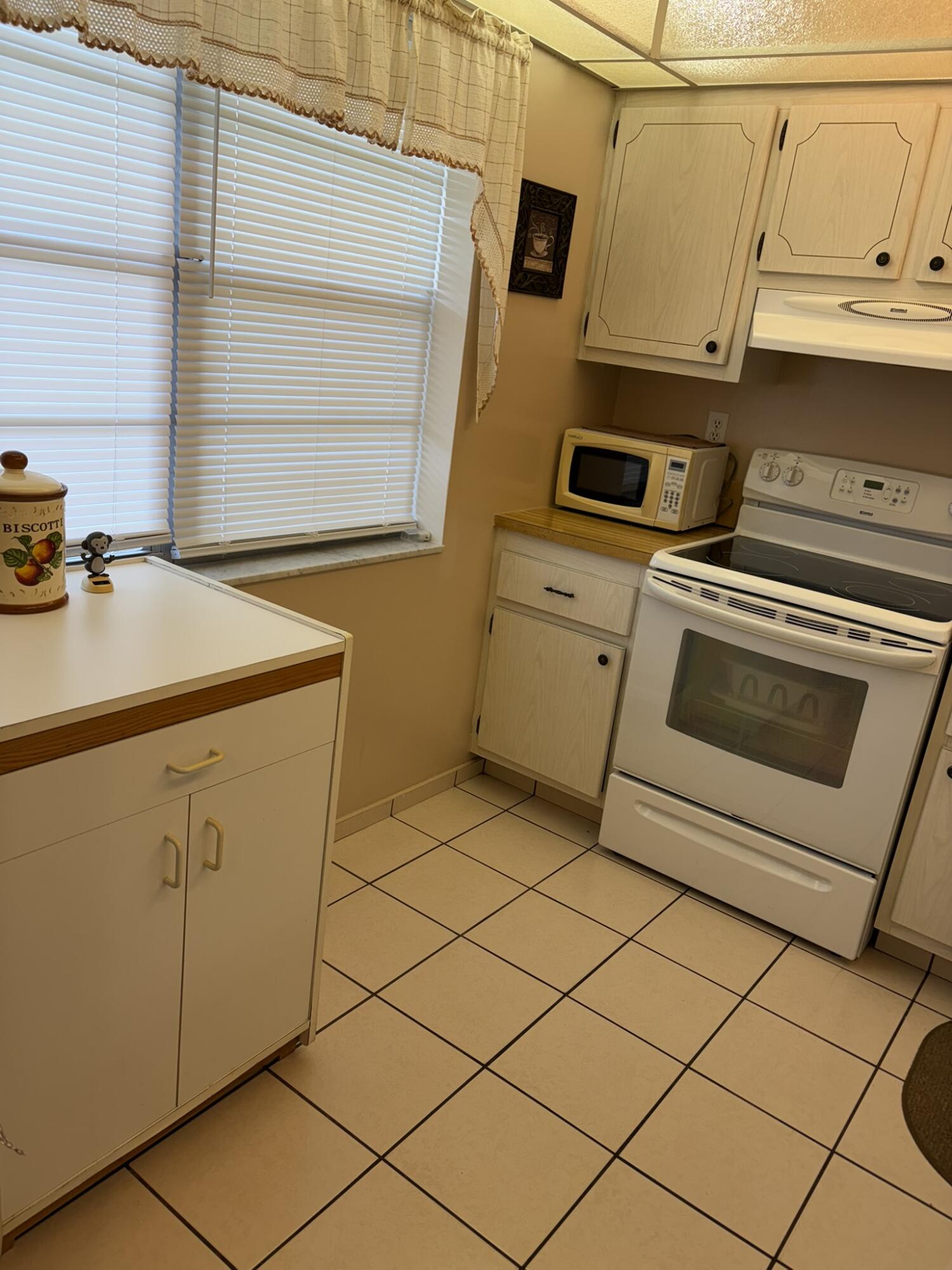 CYPRESS CHASE CONDO NO 8 - Residential
