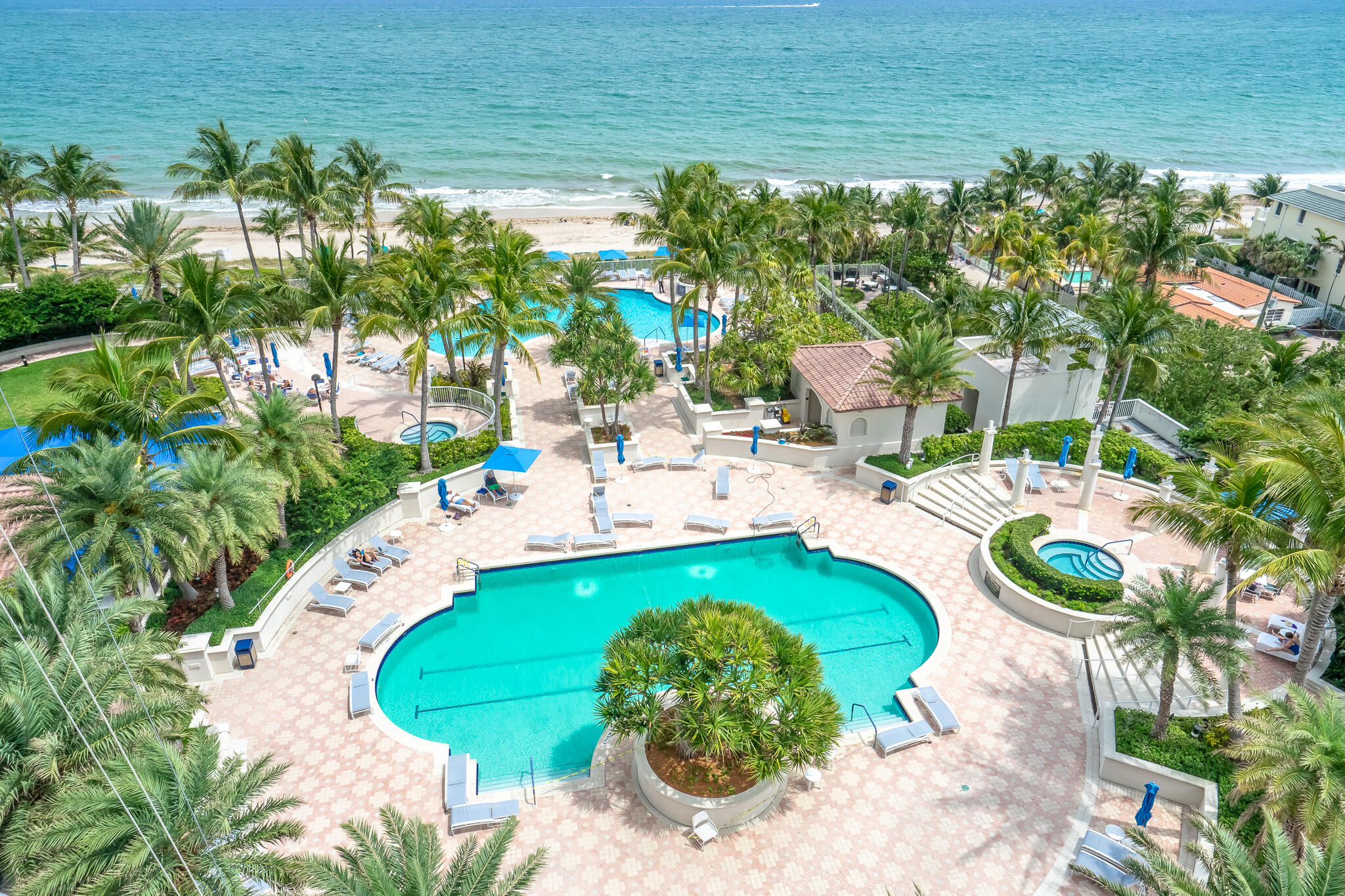 SOUTHEAST CORNER . LARGE WRAP-AROUND TERRACE. OCEAN VIEWS FROM EVERY ROOM . OPEN KITCHEN. PRIVATE ELEVATOR . THREE BEDROOMS. RESORT-LIKE COMPLEX WITH POOLSIDE RESTAURANT, 2 POOLS, 2 SPAS, 2 CLAY TENNIS COURTS, BBQ, VALET, CONCIERGE & PRIVATE BEACH PAVILION & BEACH ATTENDANT . 2 PETS, ANY SIZE, OK. SELF PARKING IN YOUR GARAGE SPACE AND VALET PARKING FOR GUESTS. ADDITIONAL SELF PARKING SPACES ARE AVAILABLE FOR RENT AND PURCHASE.