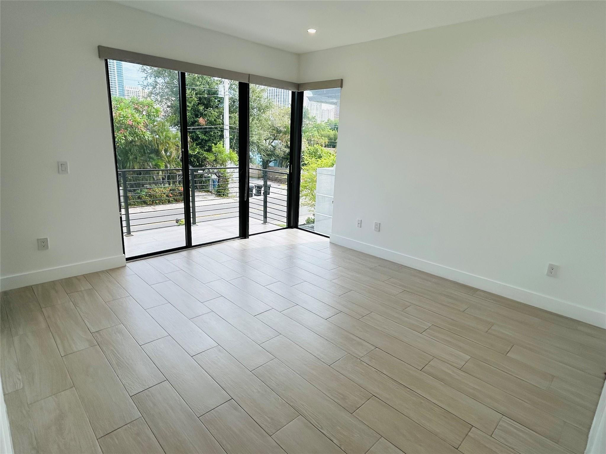 LAUDERDALE - Residential Lease