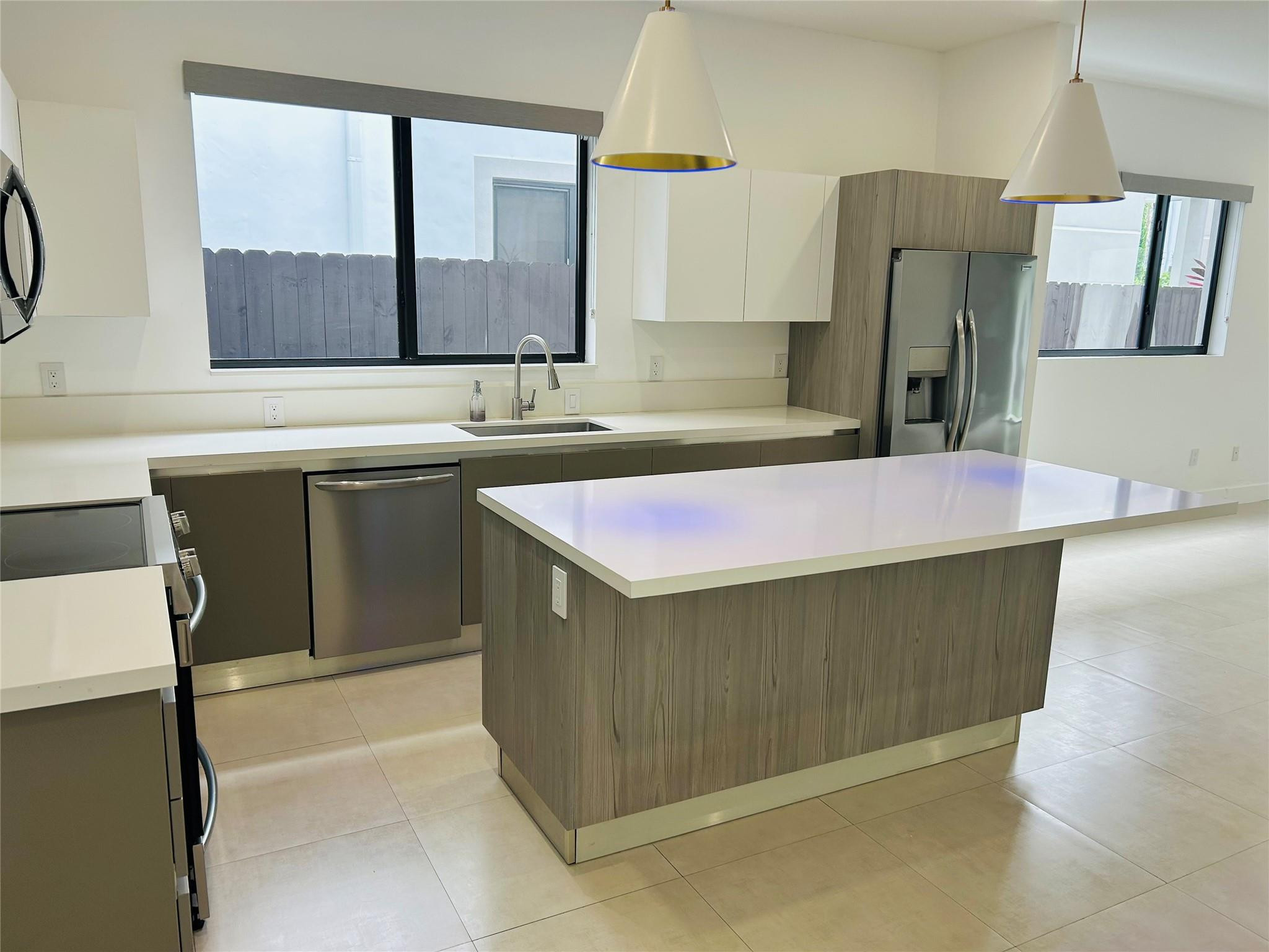 LAUDERDALE - Residential Lease