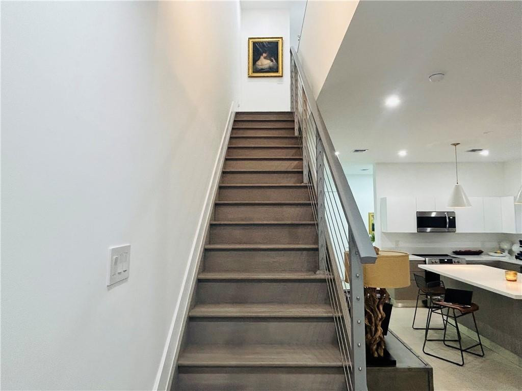 LAUDERDALE - Residential Lease