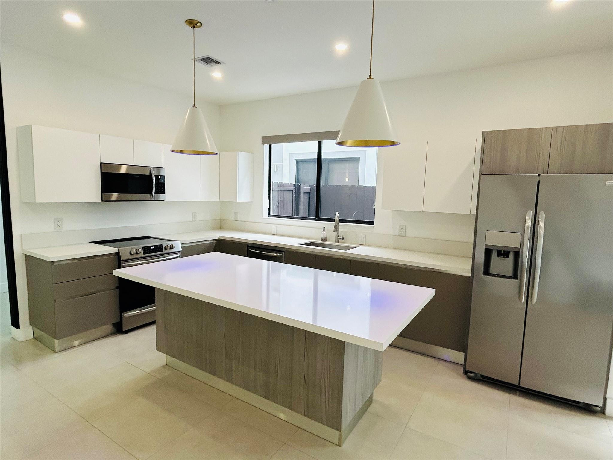 LAUDERDALE - Residential Lease