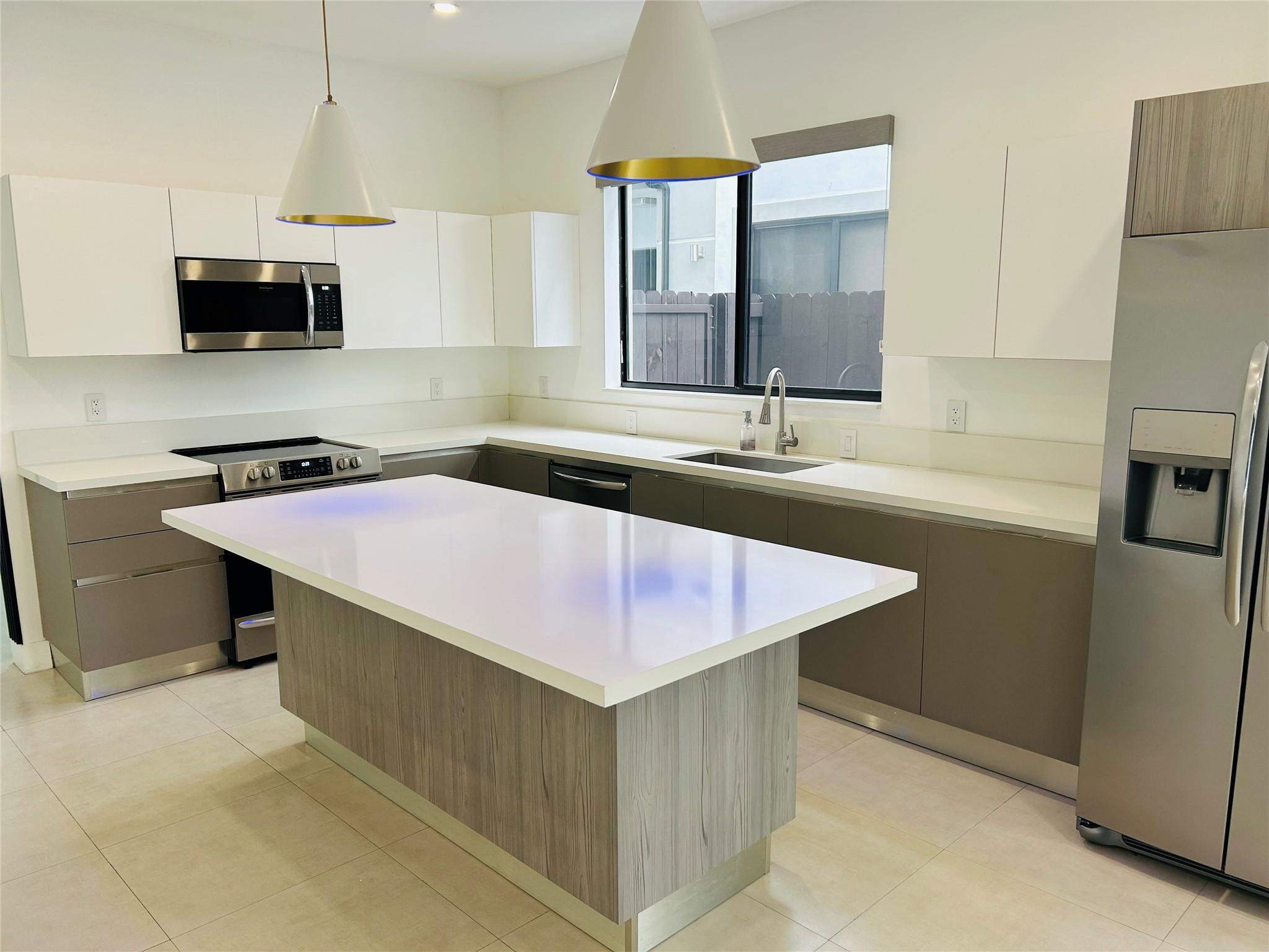 LAUDERDALE - Residential Lease