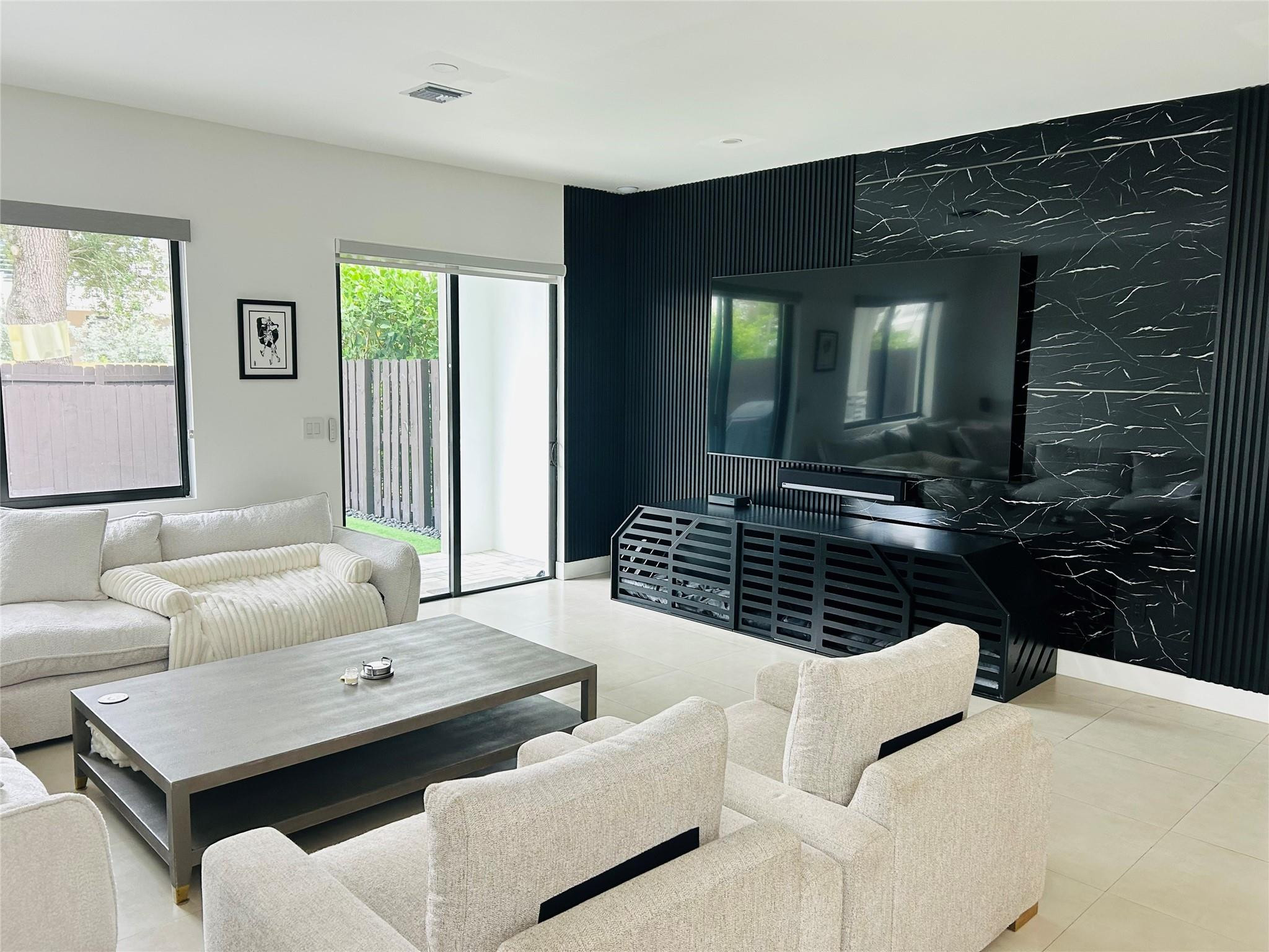 LAUDERDALE - Residential Lease