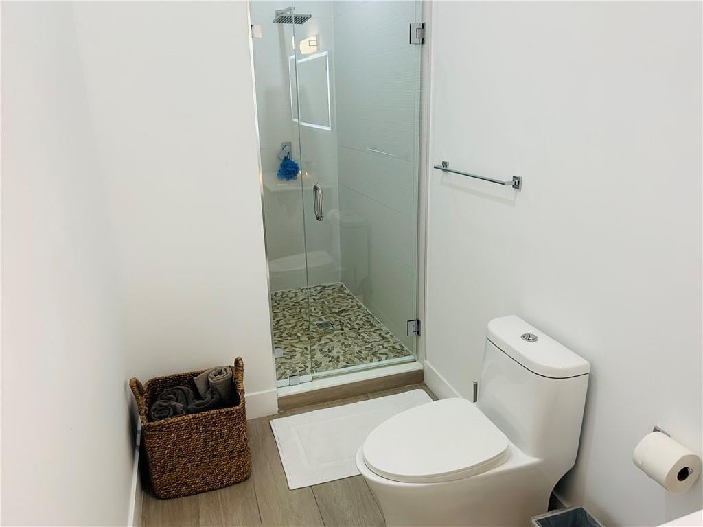 LAUDERDALE - Residential Lease