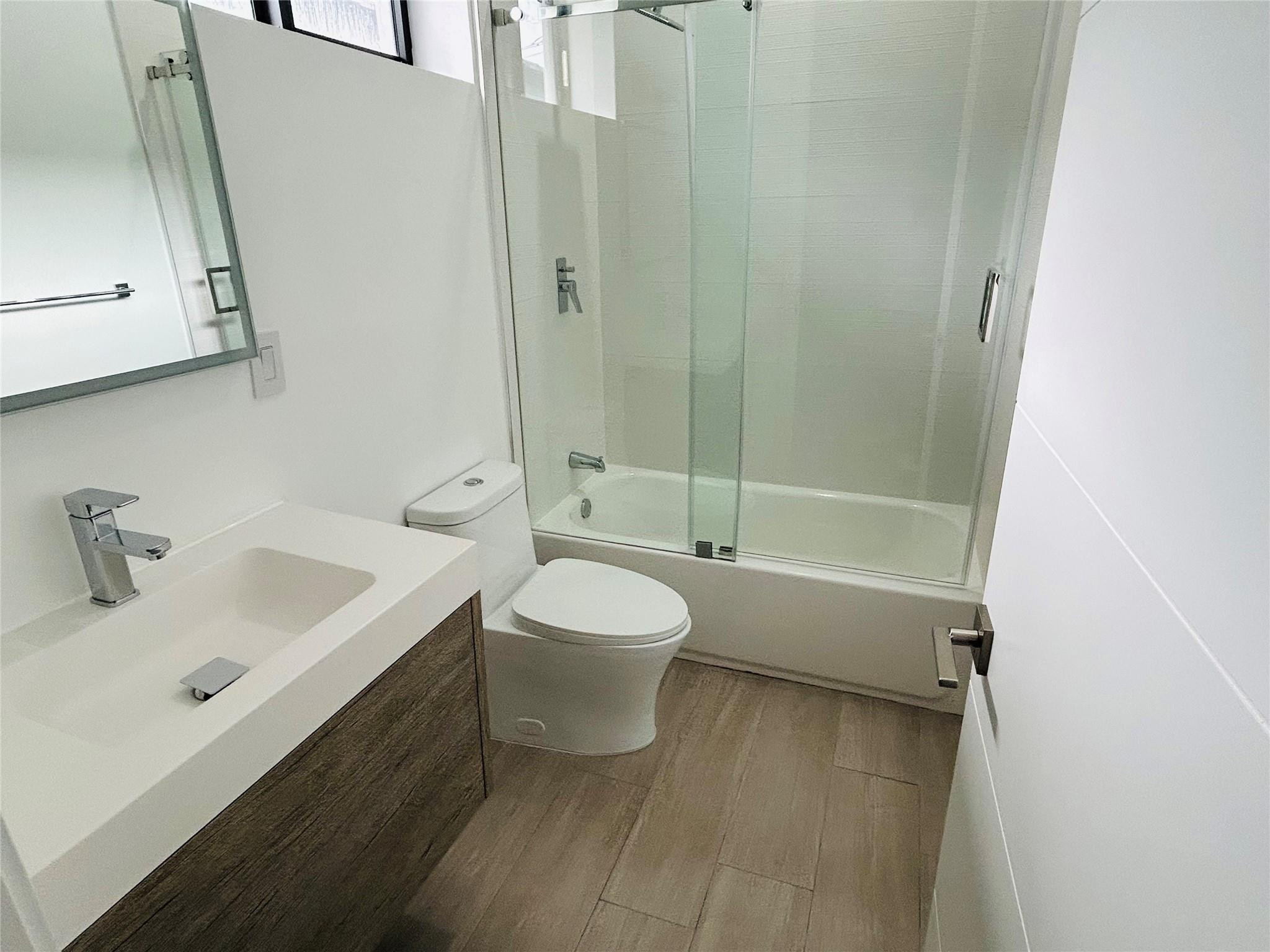 LAUDERDALE - Residential Lease
