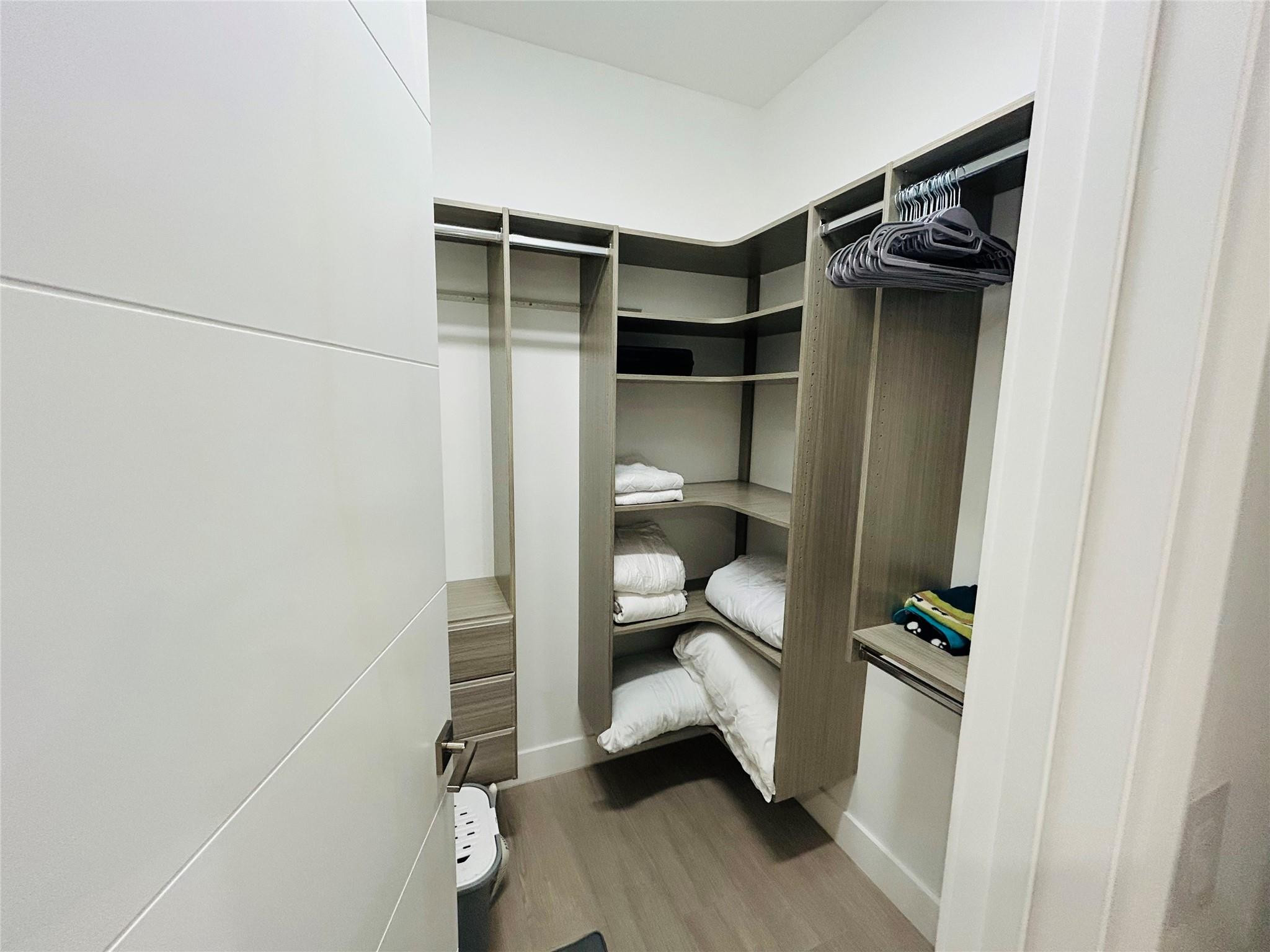 LAUDERDALE - Residential Lease