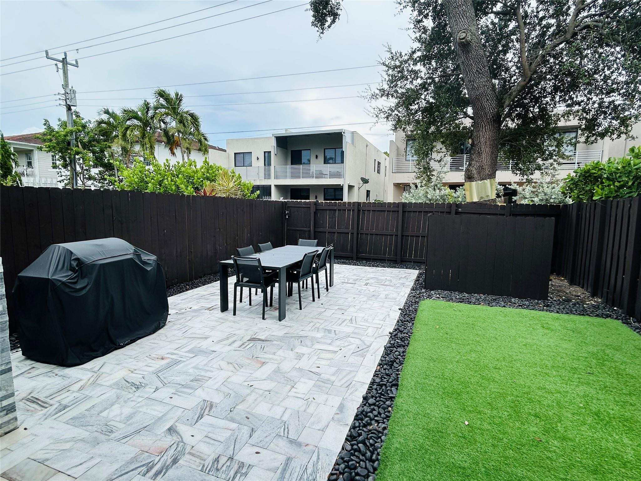 LAUDERDALE - Residential Lease