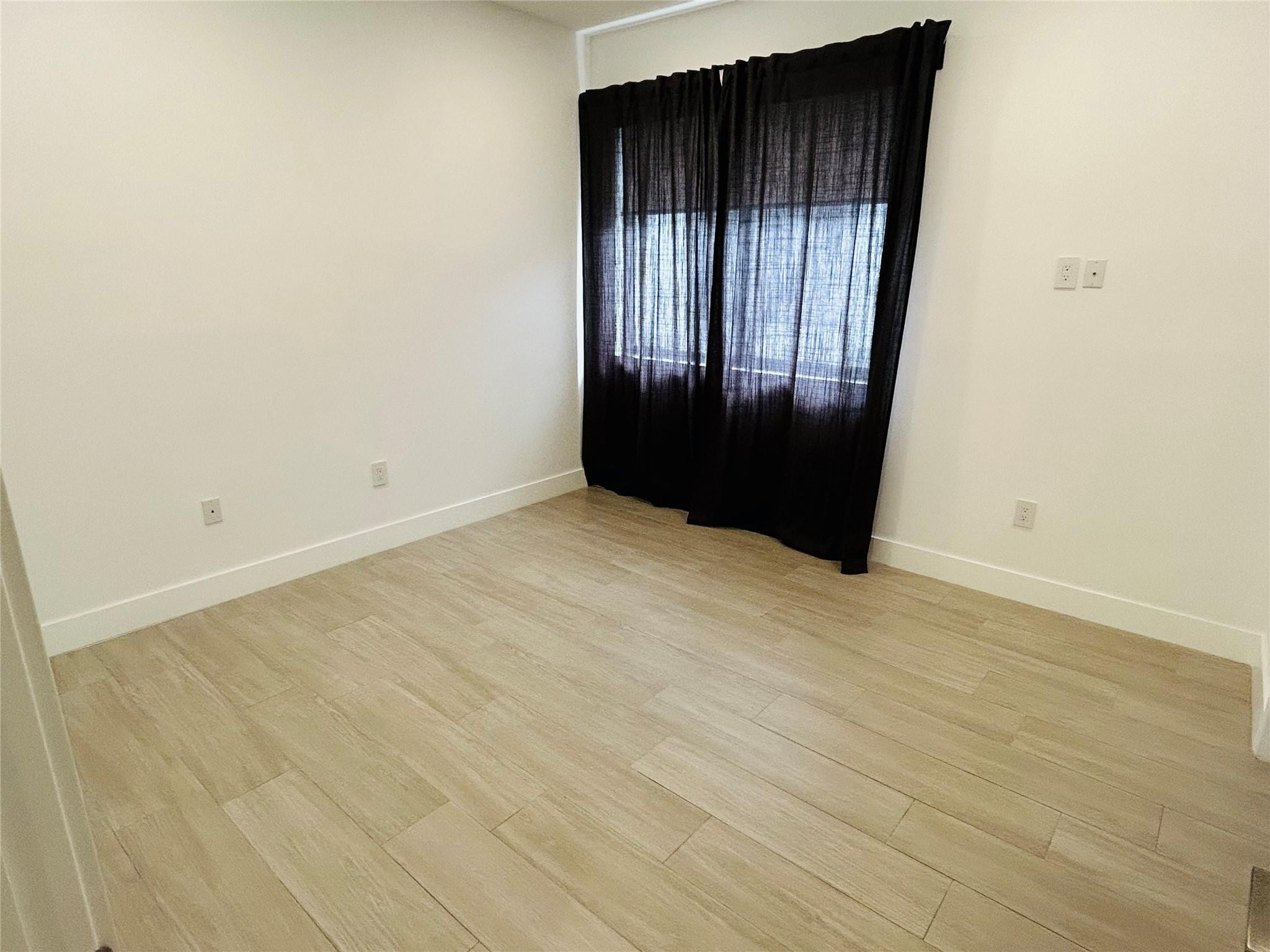 LAUDERDALE - Residential Lease