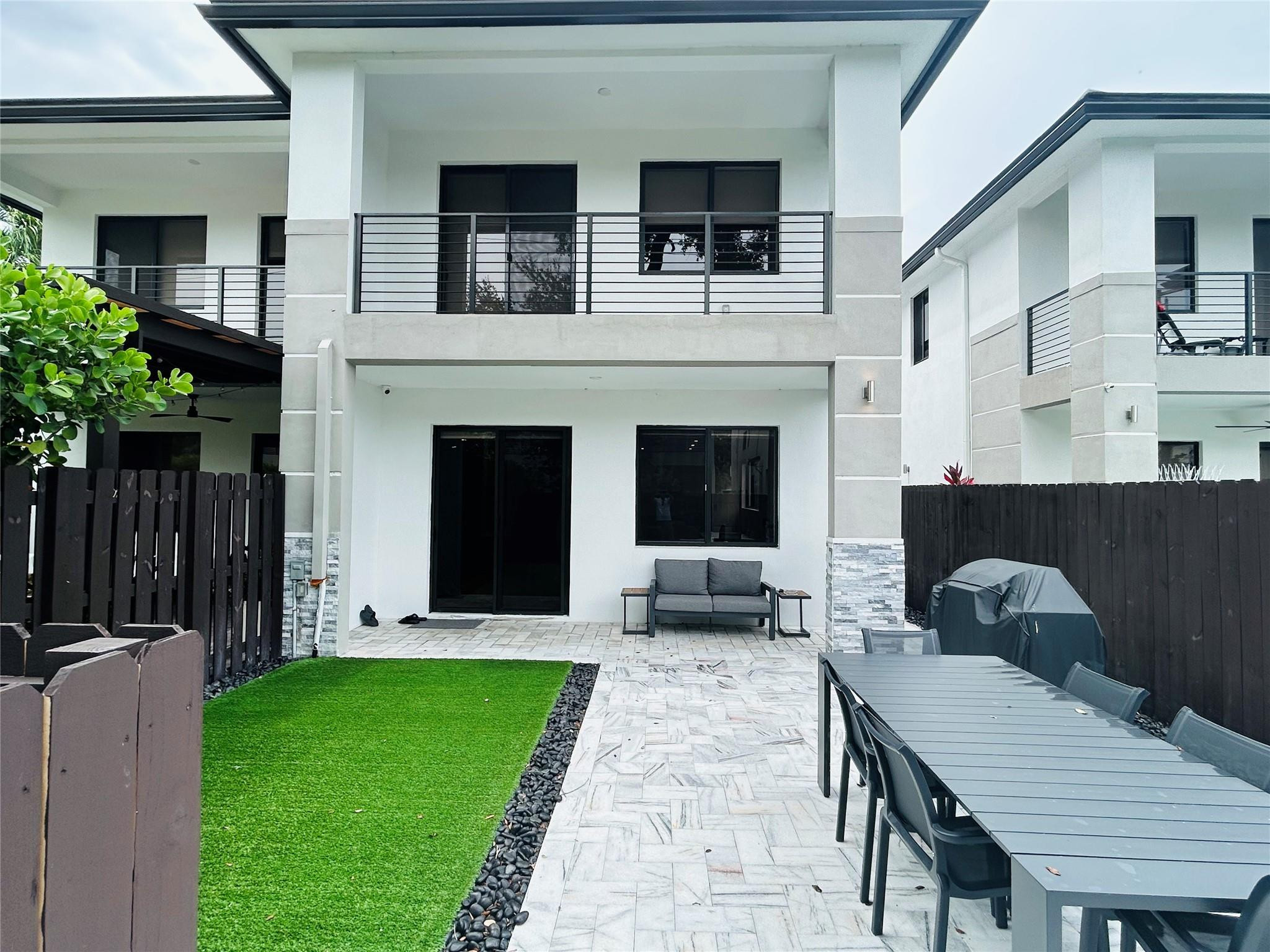 LAUDERDALE - Residential Lease