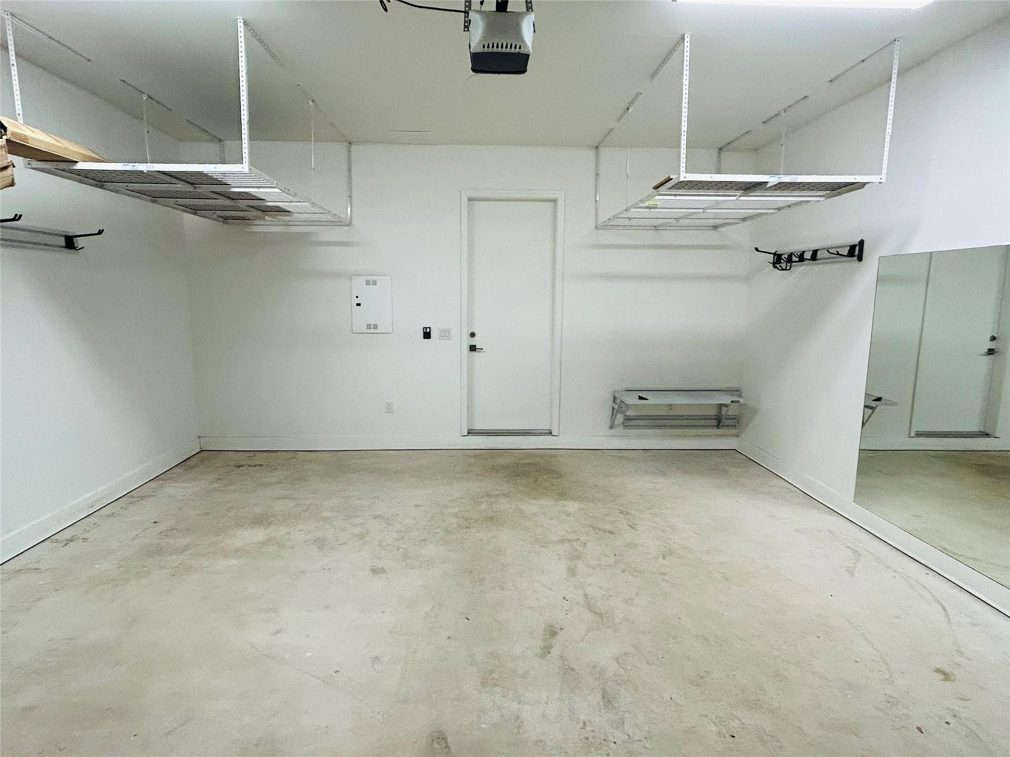 LAUDERDALE - Residential Lease