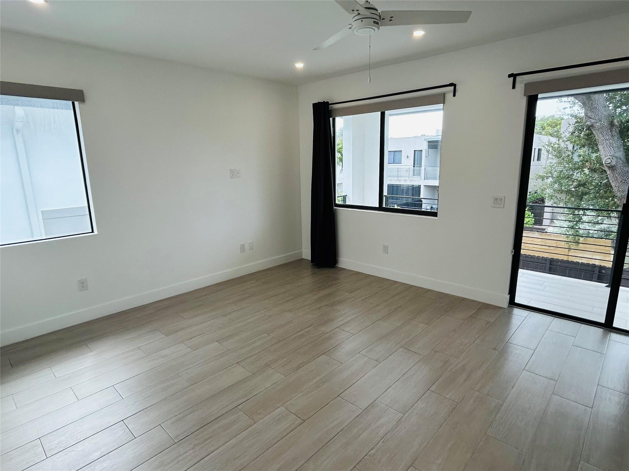 LAUDERDALE - Residential Lease