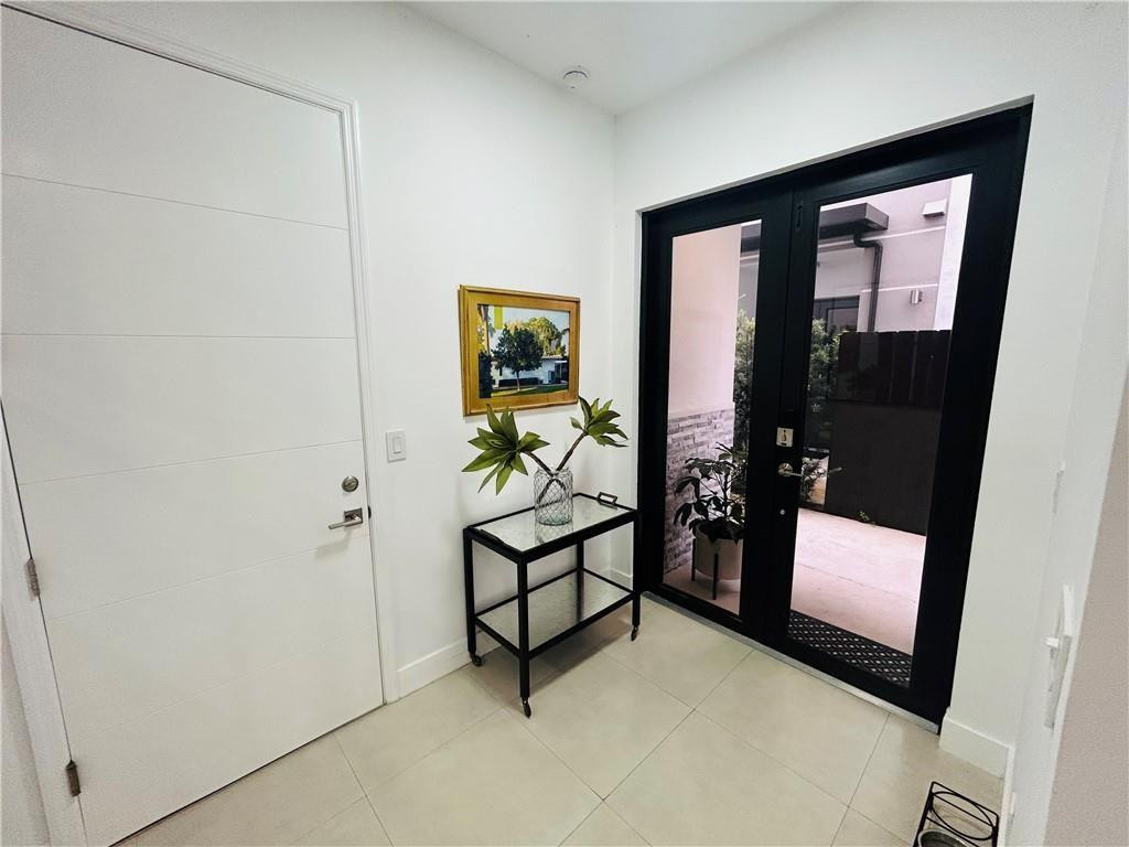 LAUDERDALE - Residential Lease