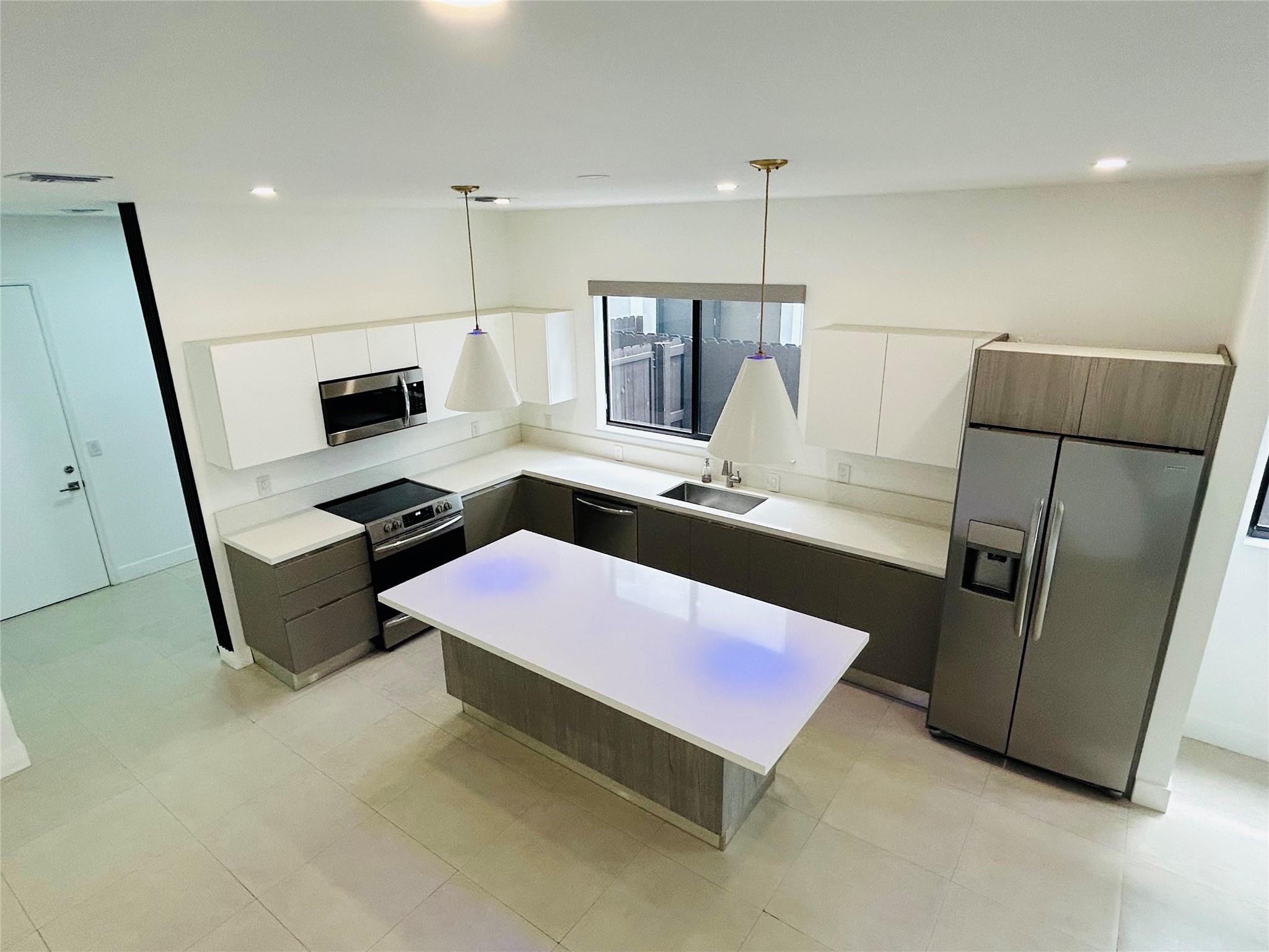 LAUDERDALE - Residential Lease