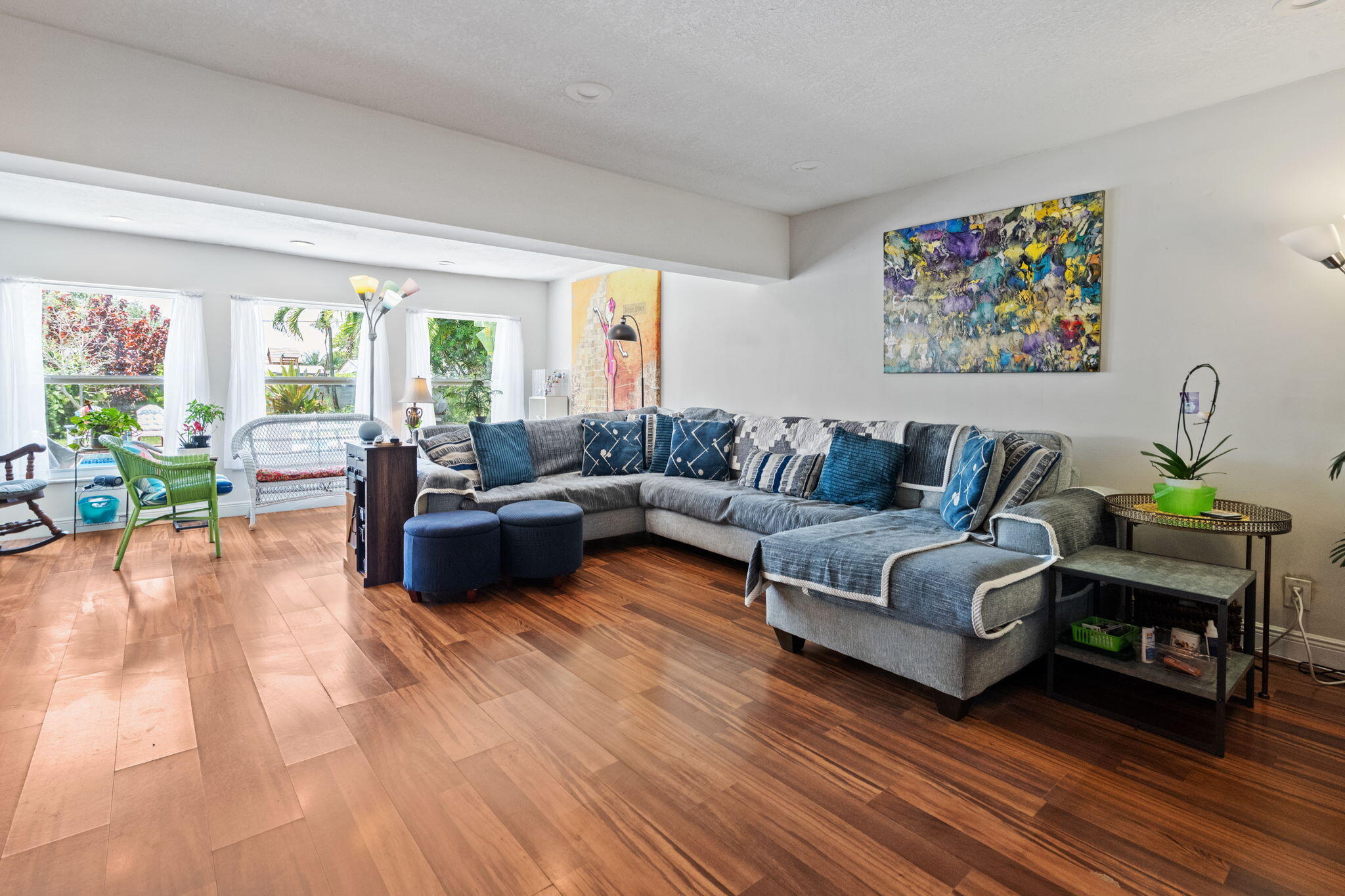 HOLLYWOOD HILLS - Residential