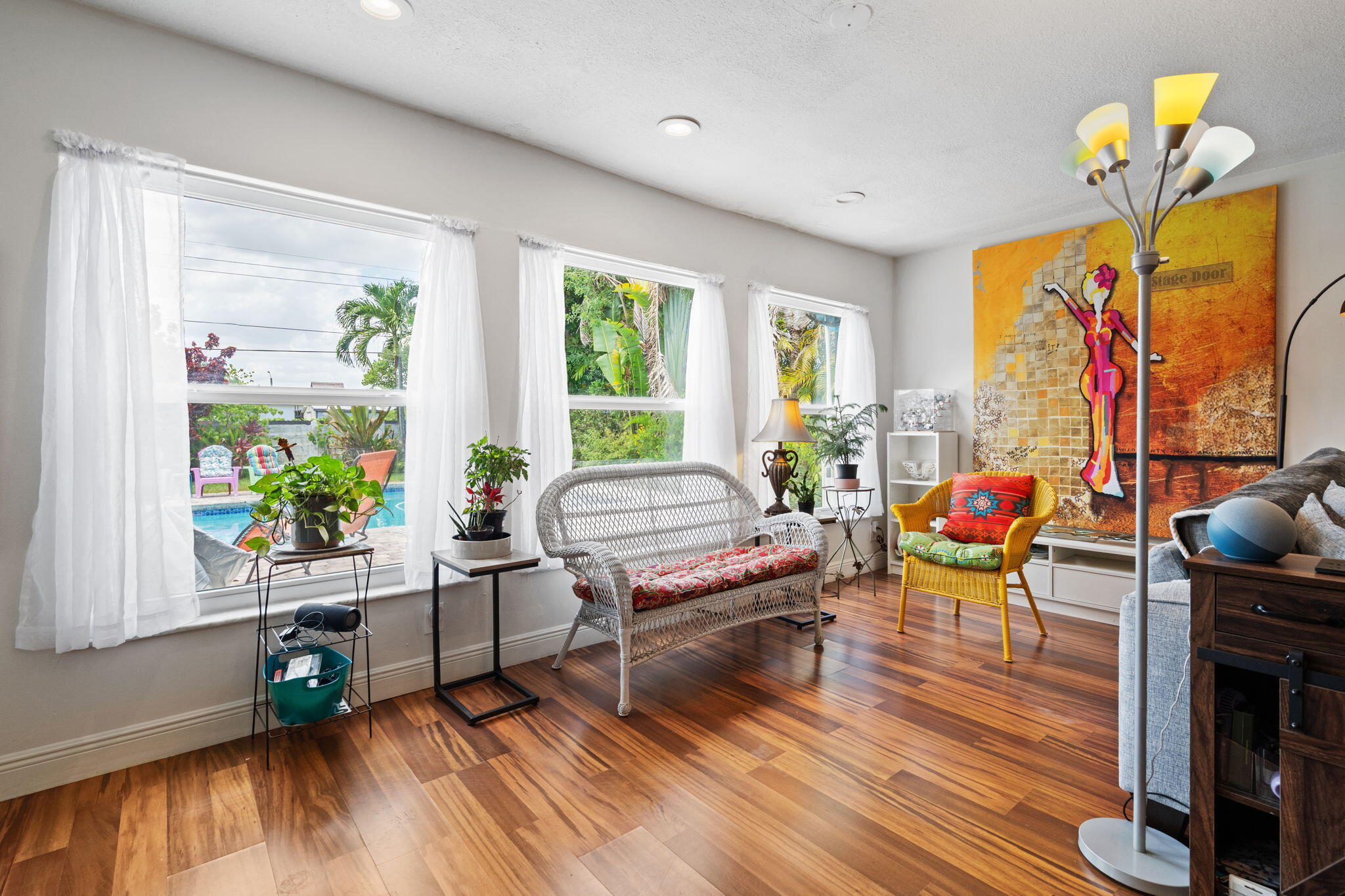 HOLLYWOOD HILLS - Residential