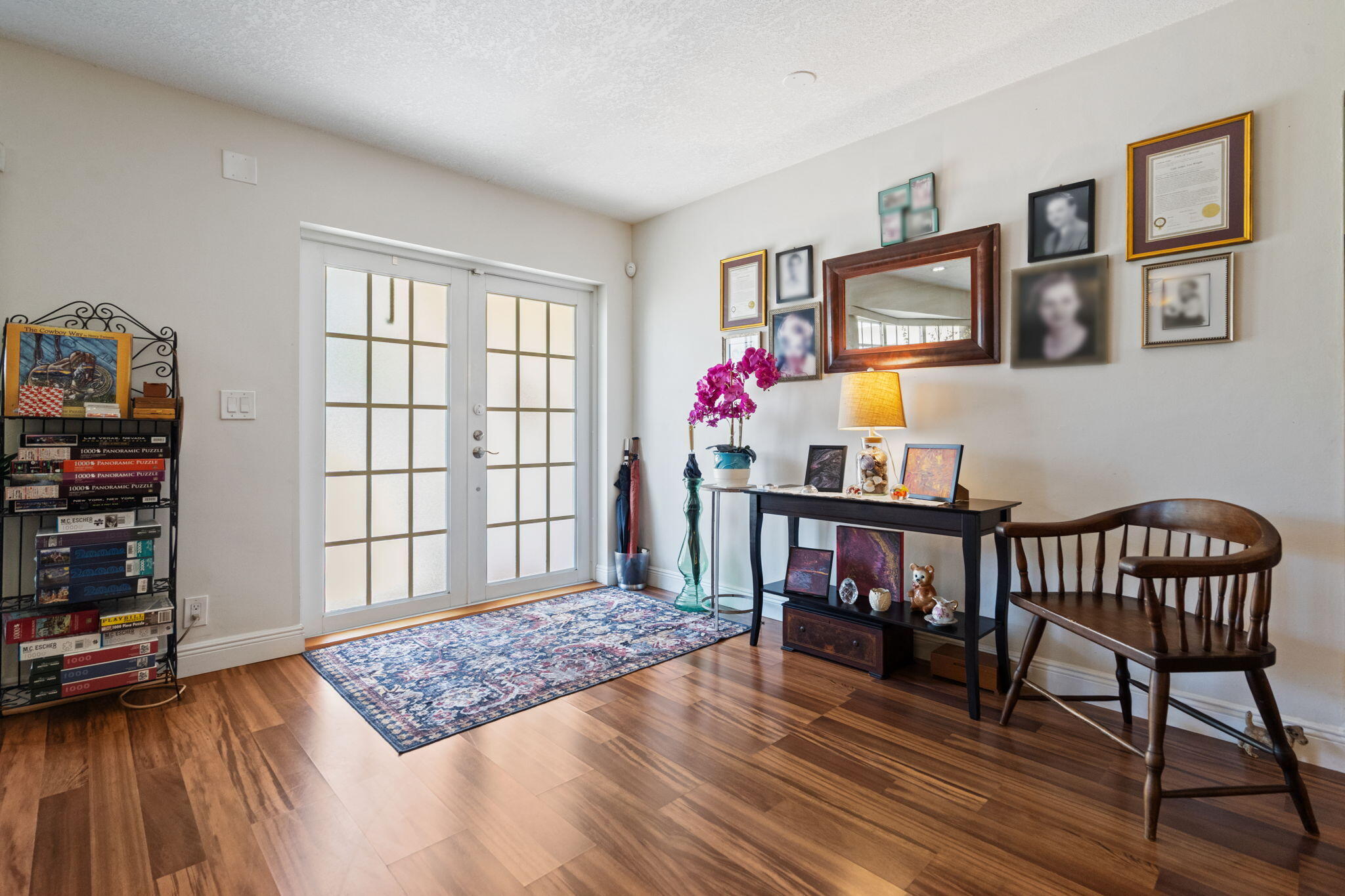 HOLLYWOOD HILLS - Residential
