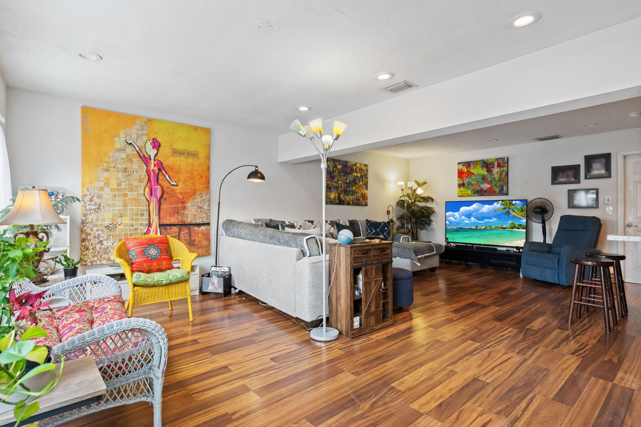 HOLLYWOOD HILLS - Residential