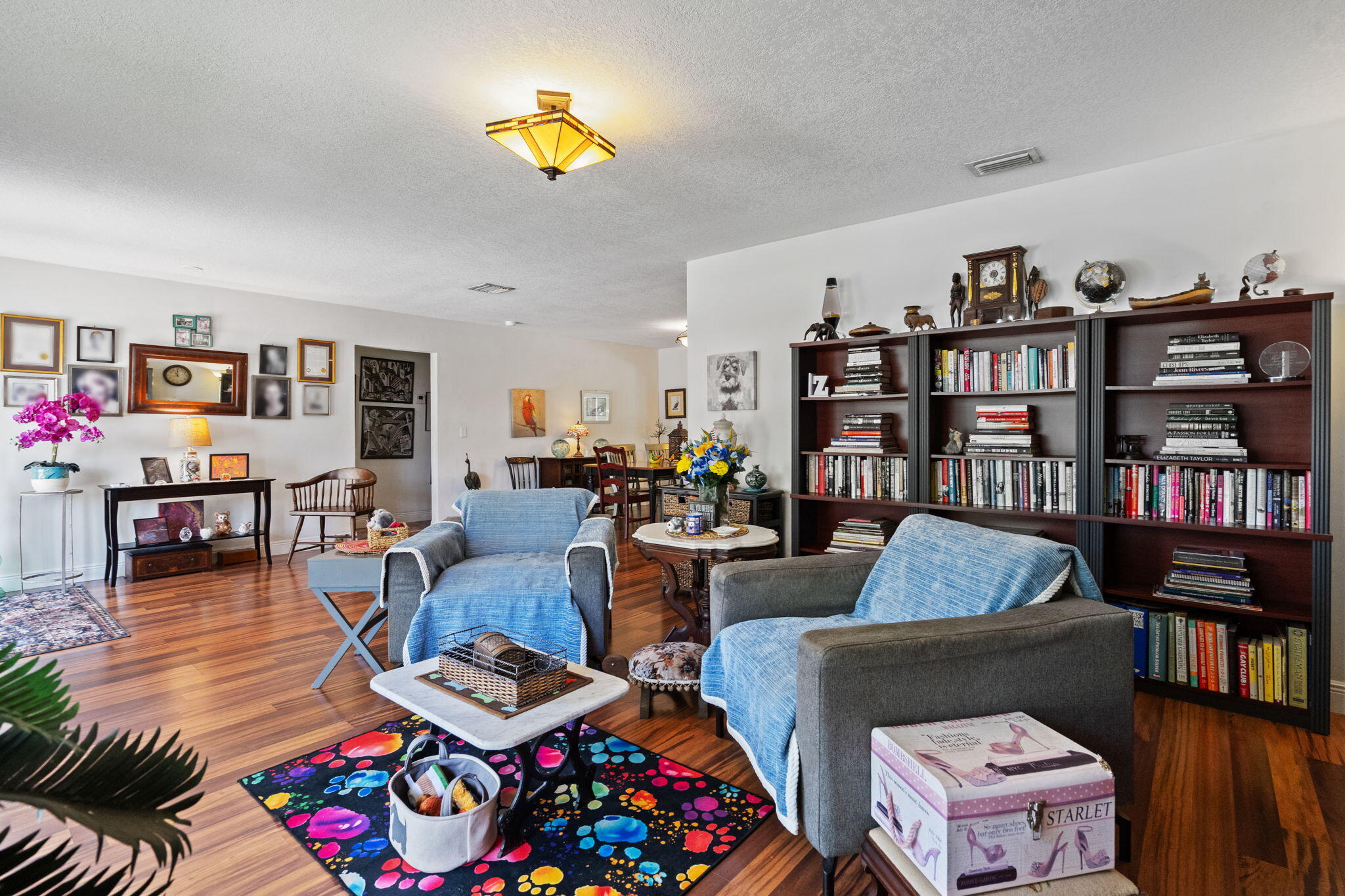 HOLLYWOOD HILLS - Residential