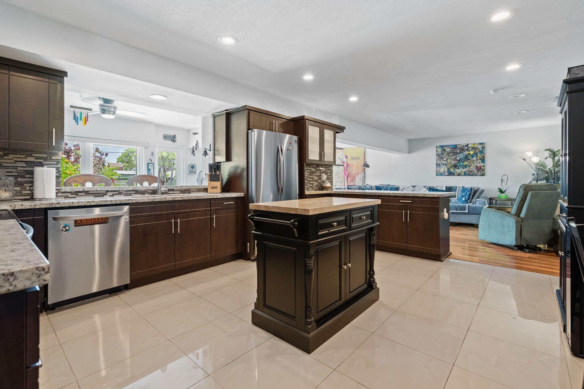 HOLLYWOOD HILLS - Residential