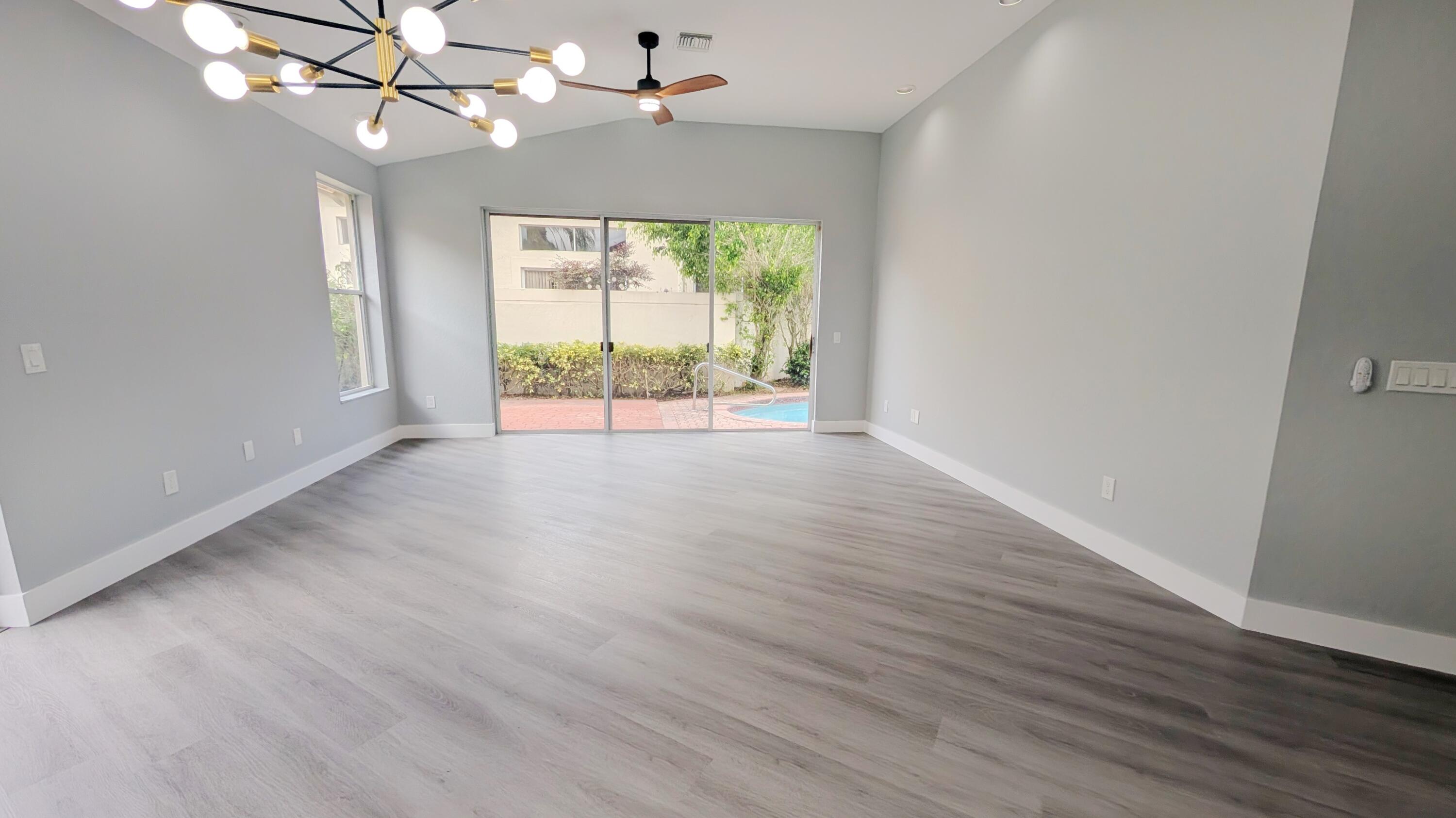 LAUREL POINTE - Residential